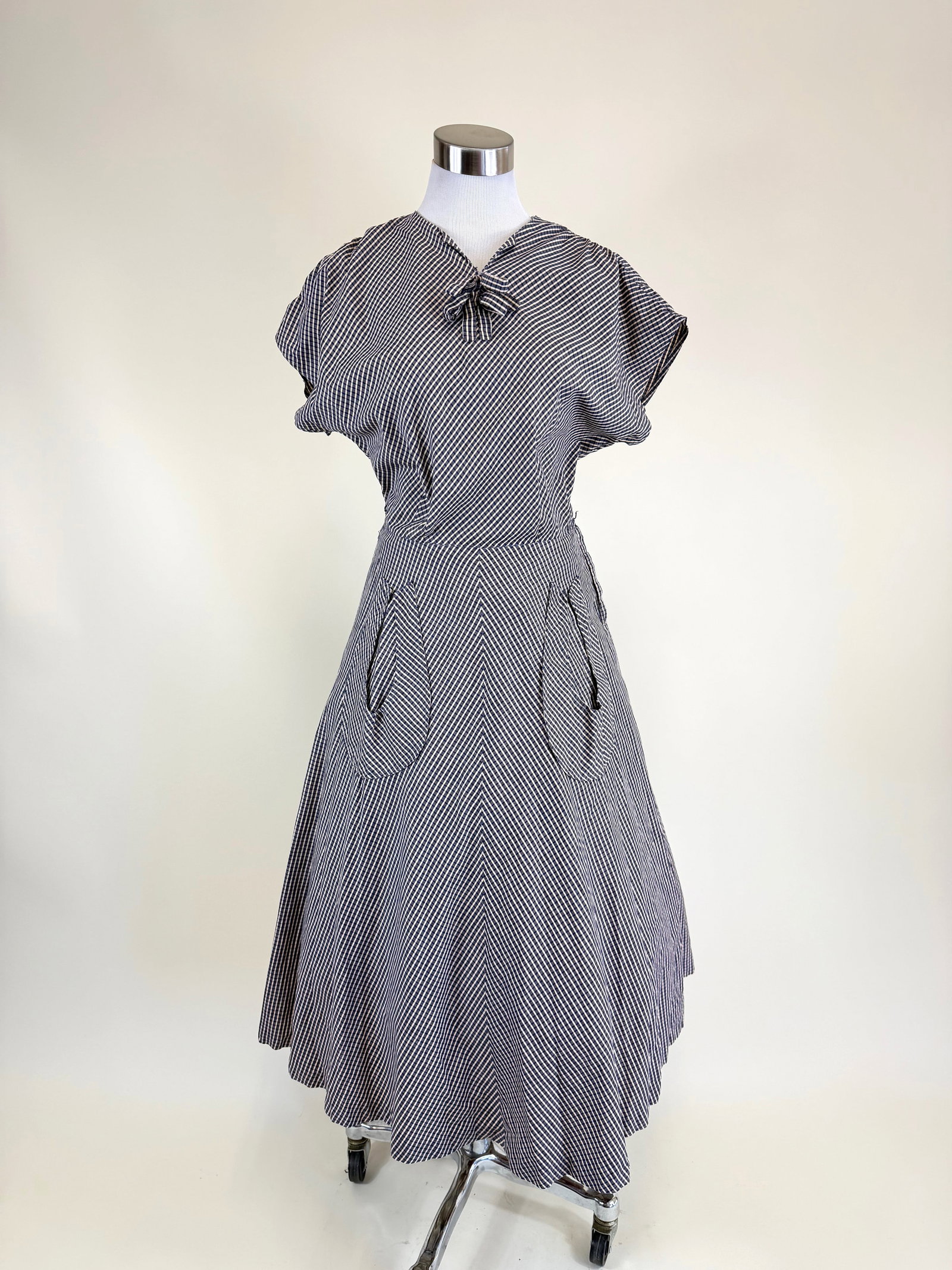 VINTAGE LATE 1940s PLAID COTTON DAY DRESS (1 of 9)