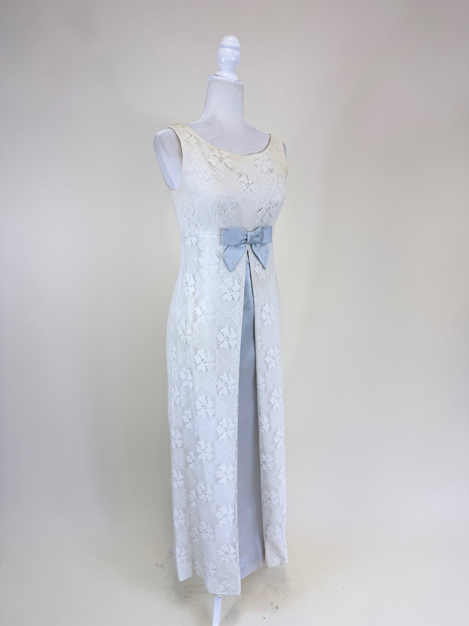 VINTAGE 1960s CROCHET WEDDING DRESS (1 of 9)