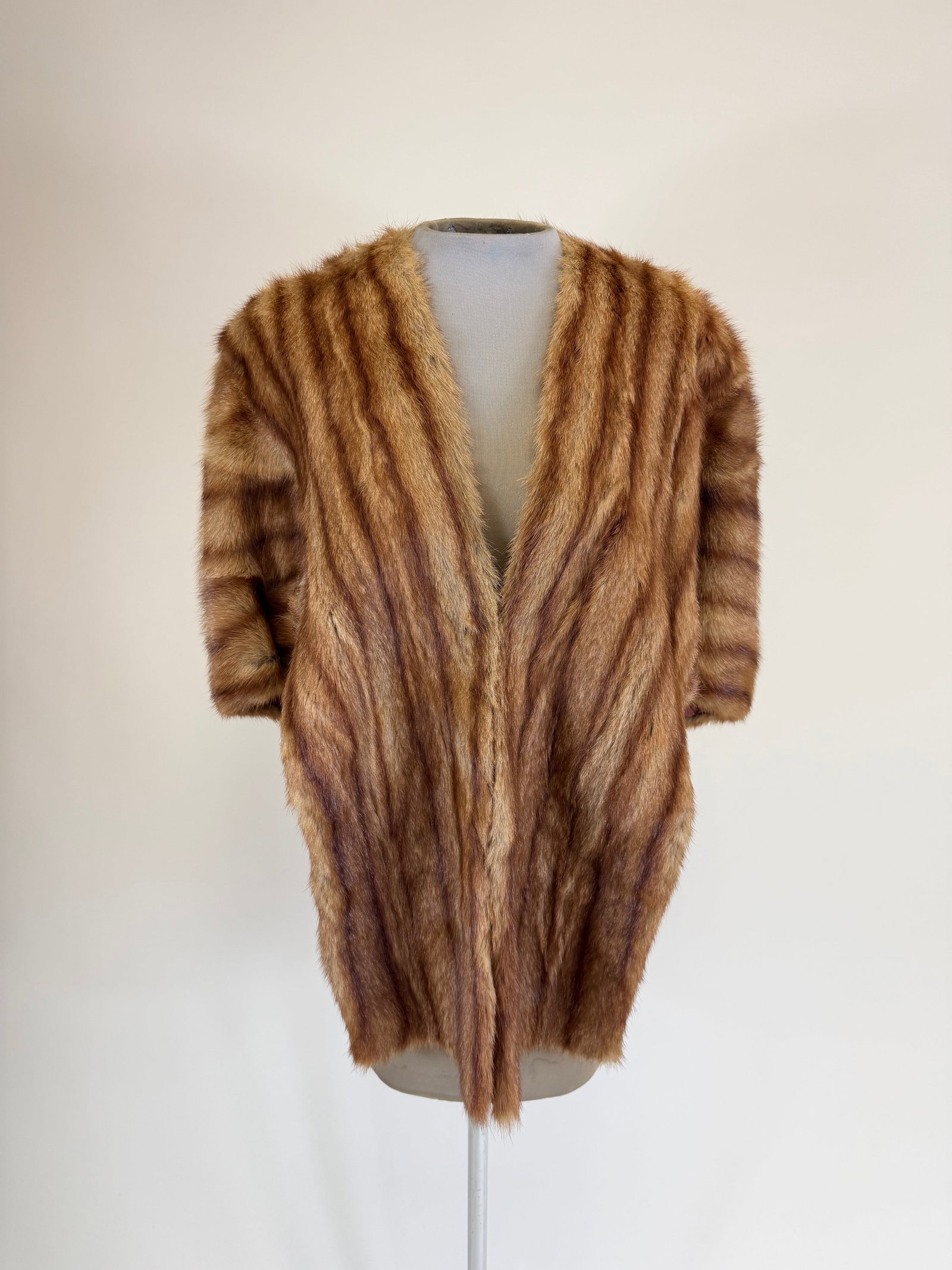 VINTAGE 1940s FUR STOLE (1 of 6)