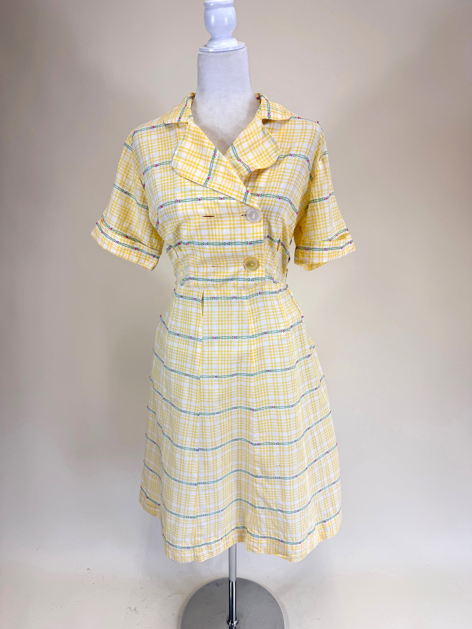 VINTAGE LATE 1950s SUMMER DRESS: B 40", W 32", 2" seam opening & few small holes, see photos