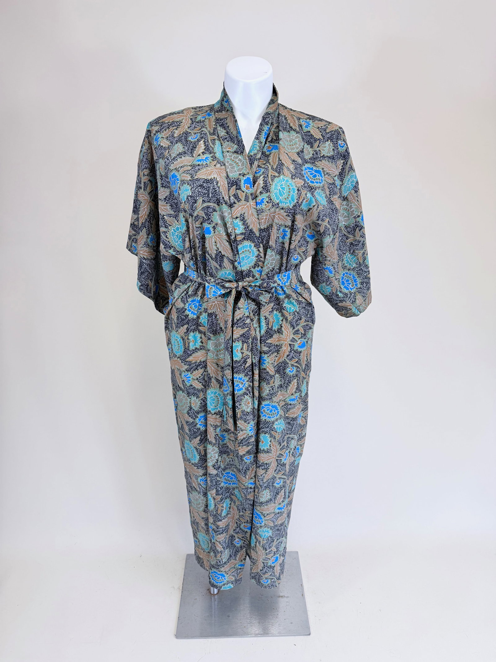 INDONESIAN PATTERNED & PAINTED ROBE (1 of 7)