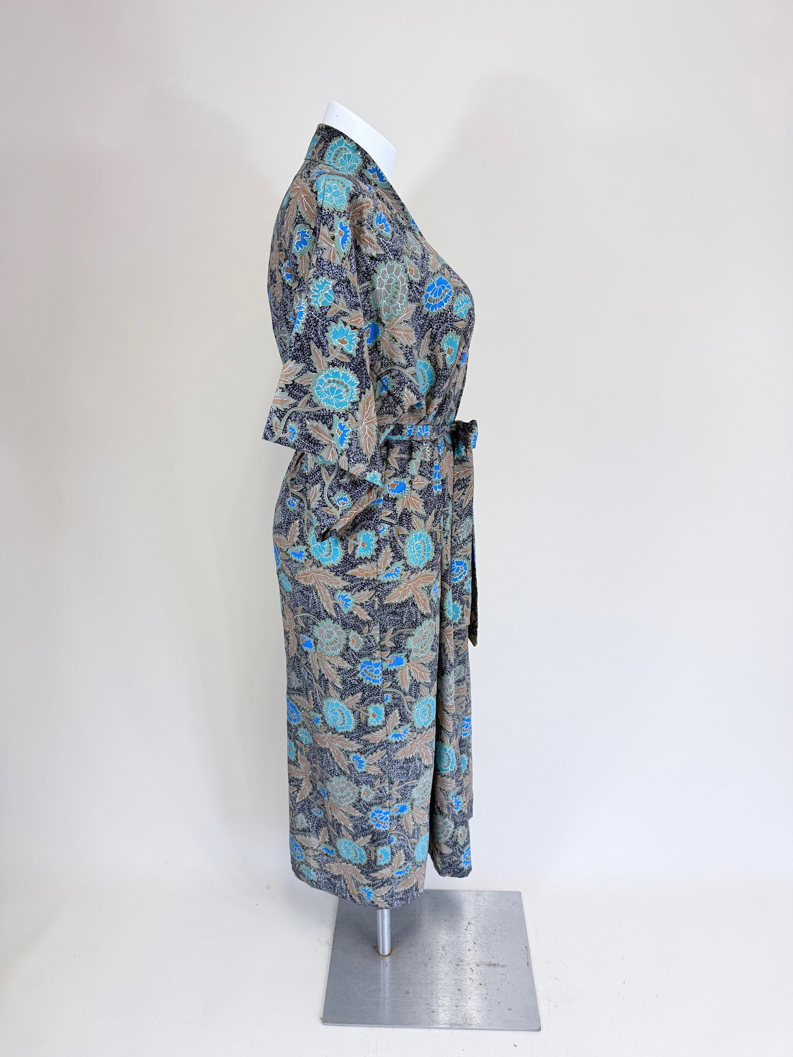 INDONESIAN PATTERNED & PAINTED ROBE - 3