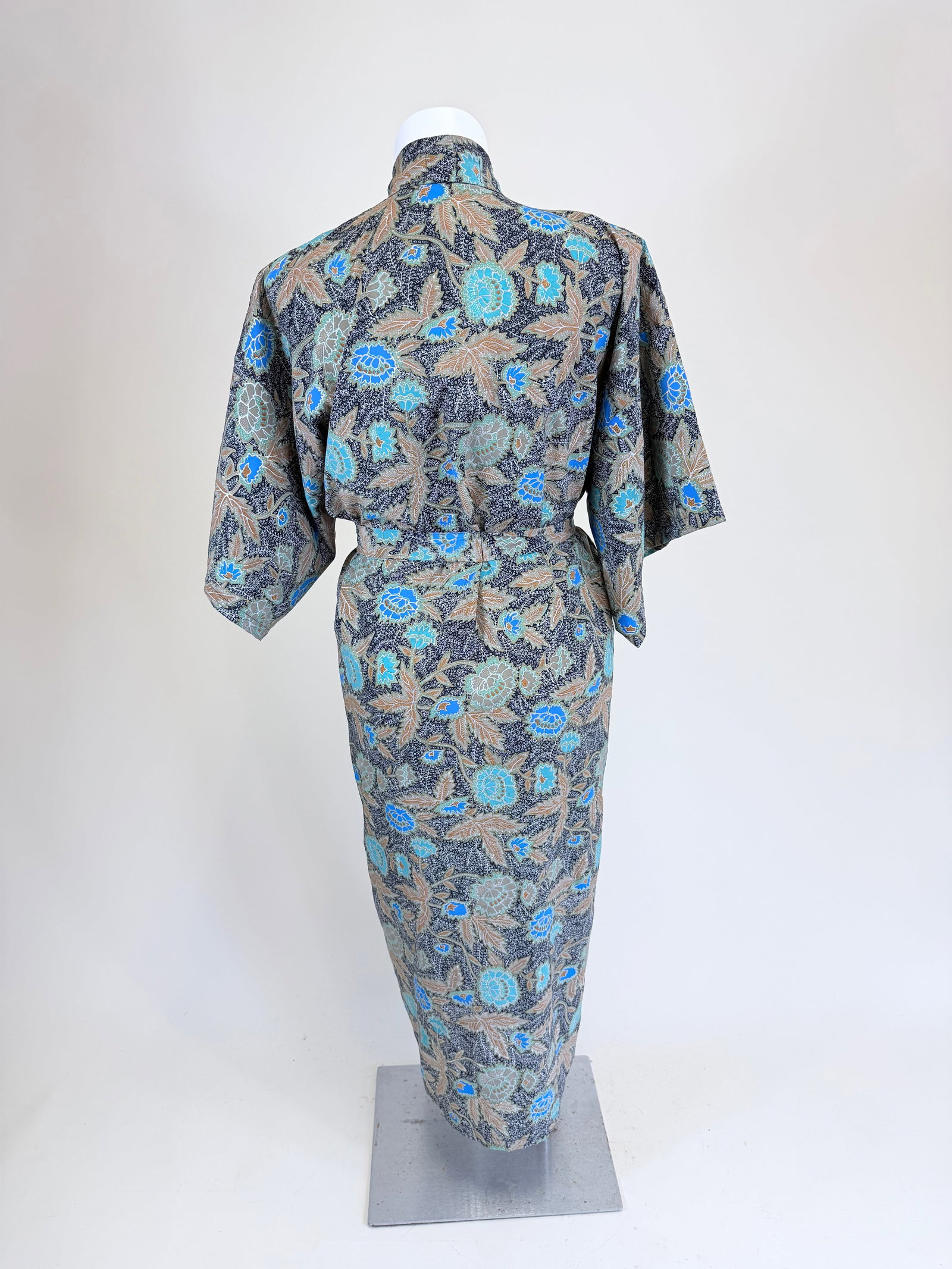 INDONESIAN PATTERNED & PAINTED ROBE - 4