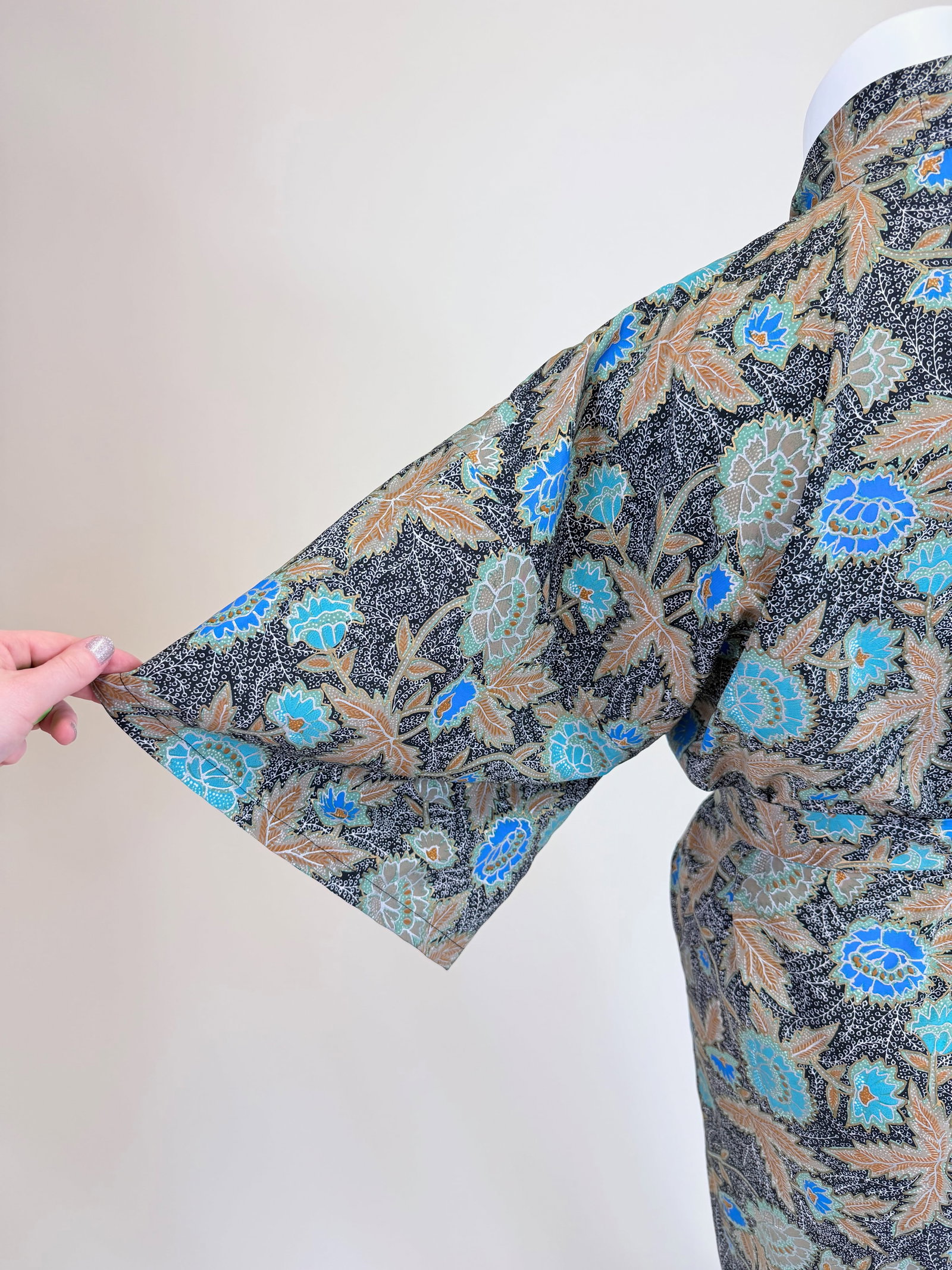 INDONESIAN PATTERNED & PAINTED ROBE - 6