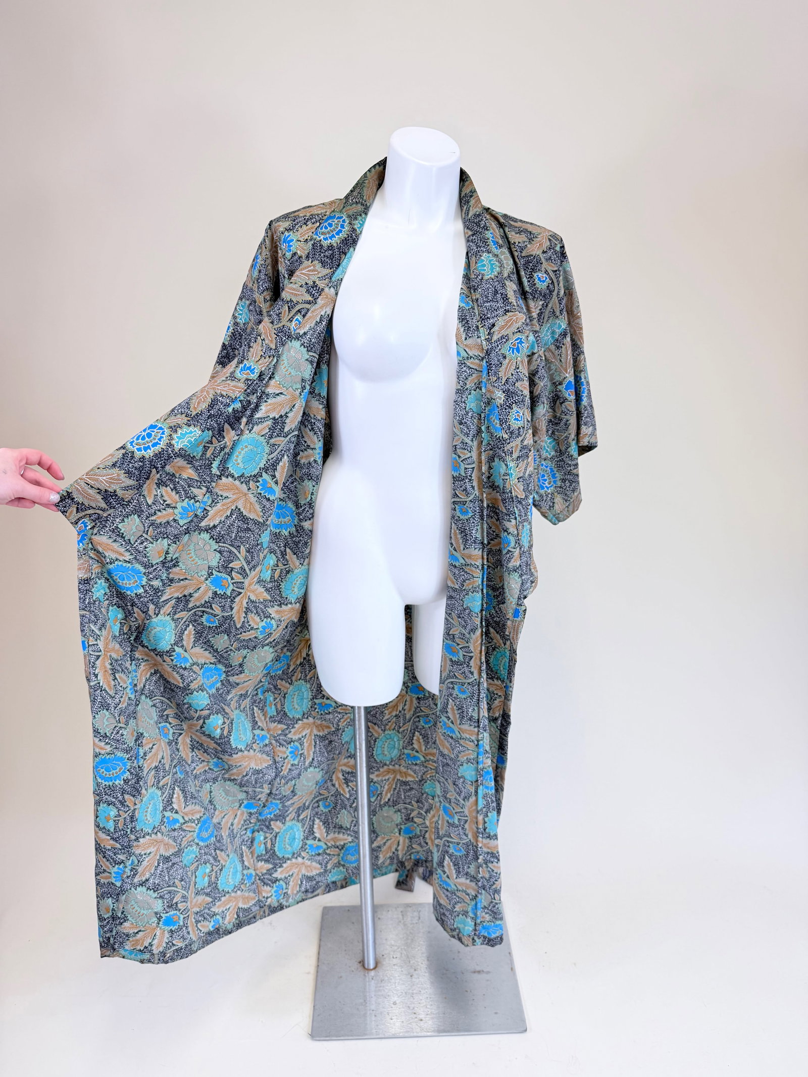 INDONESIAN PATTERNED & PAINTED ROBE - 7
