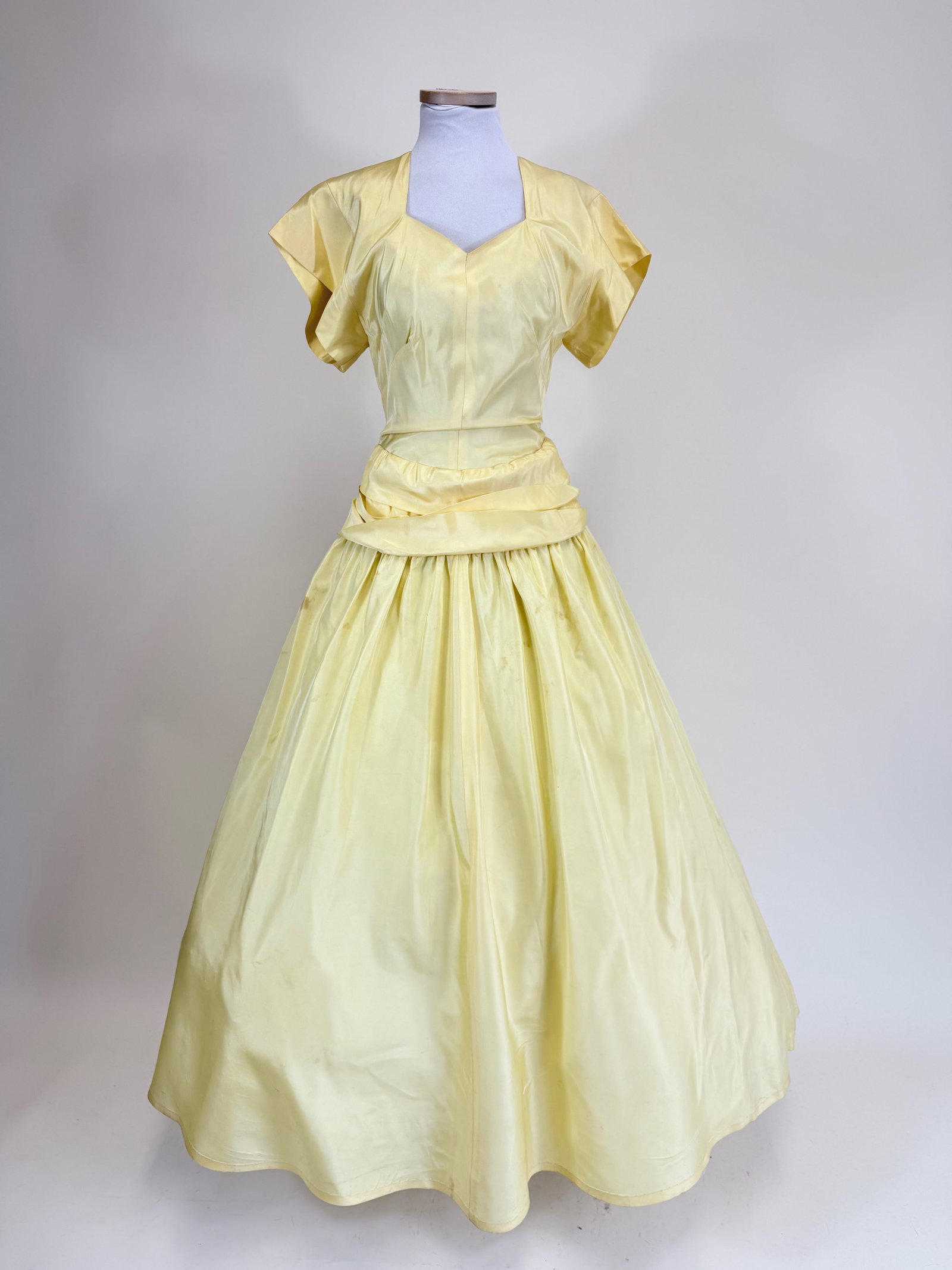 VINTAGE LATE 1940s EVENING DRESS: B 32", W 22", light small stains, see photos