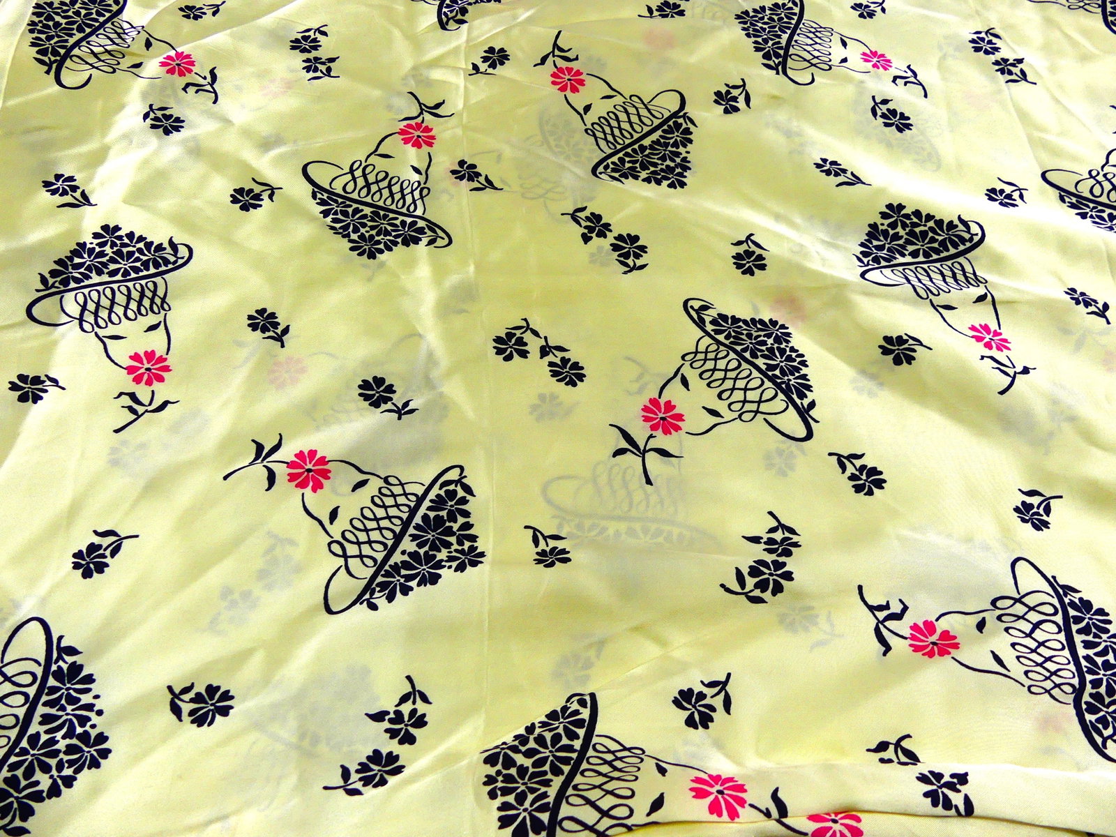 VINTAGE 1940S PRINTED DRESS YARDAGE: approx. 40" x 446", some pulls & wear spots, see photos