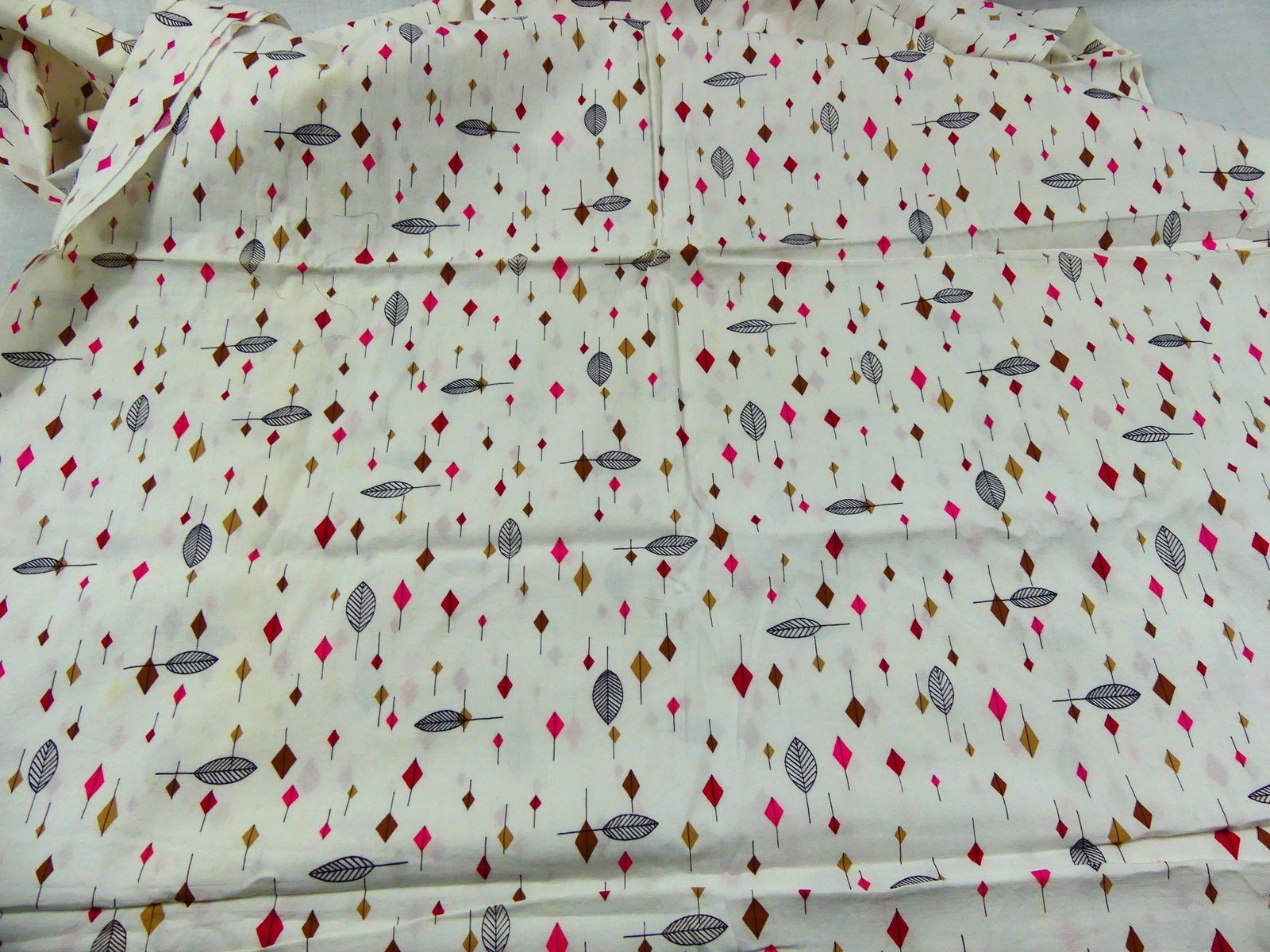 VINTAGE 1930s FEATHER PRINT COTTON YARDAGE: approx. 34" x 120"