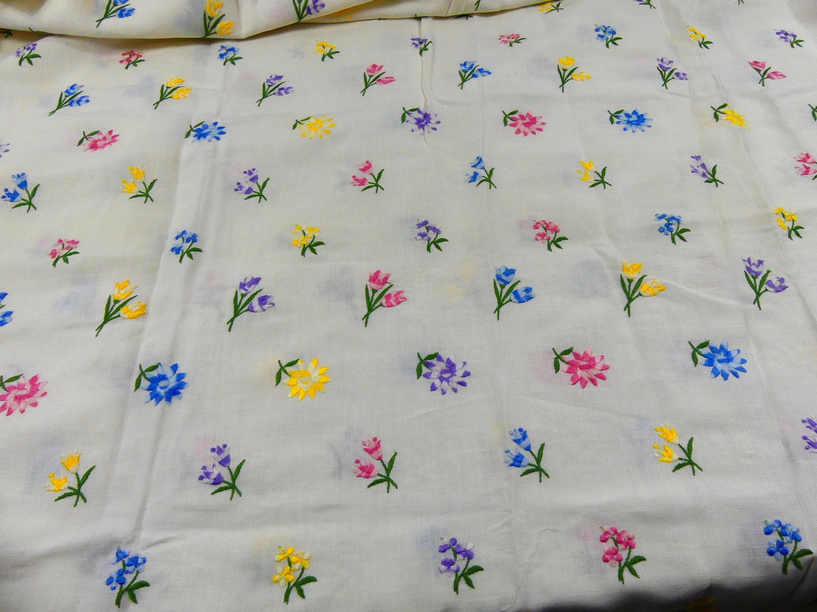 VINTAGE FLORAL SPRIG EMBROIDERED LINEN WEAVE YARDAGE: approx. 45" x 115", light stains, see photos
