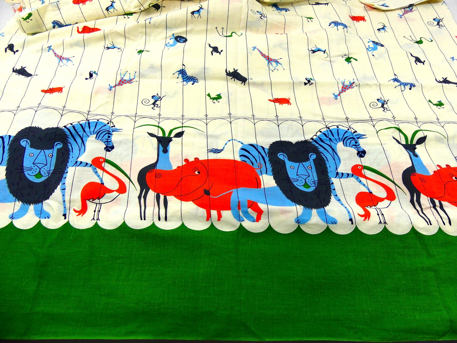 VINTAGE MID CENTURY CIRCUS PRINT COTTON YARDAGE: approx. 34" x 142"