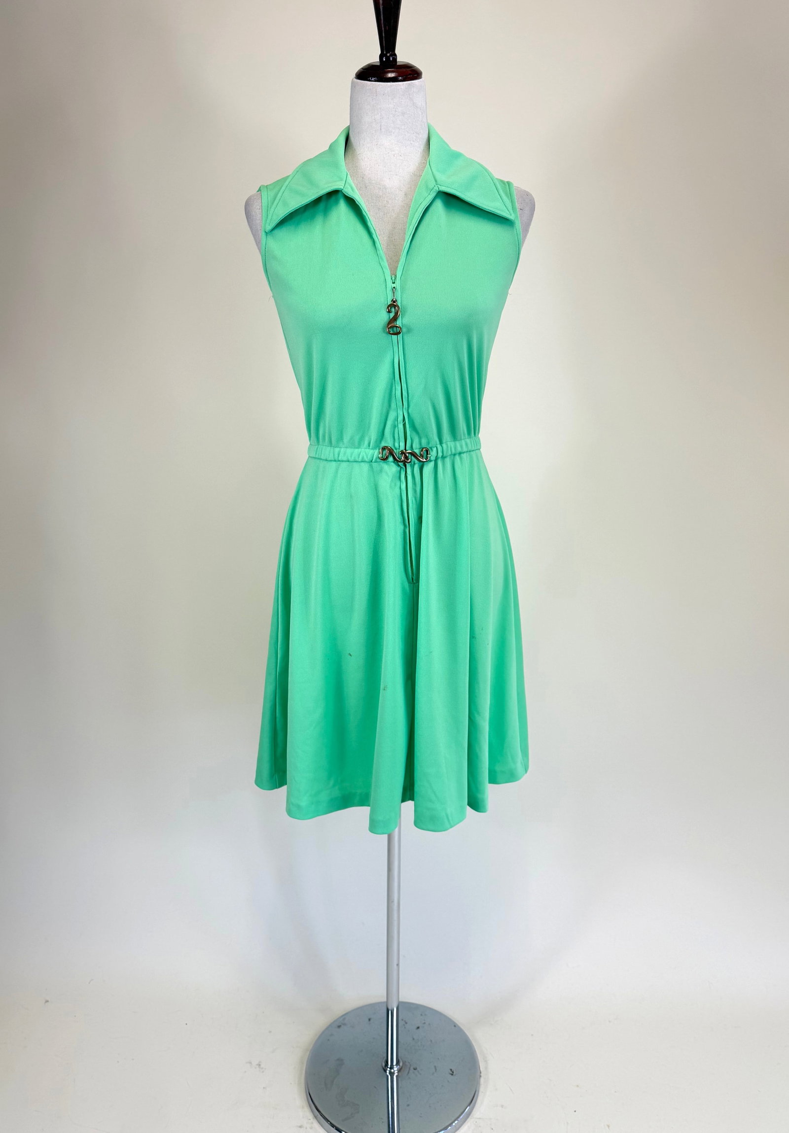 VINTAGE 1970s MONTGOMERY WARD SUMMER DRESS: B 34", W 26", stains up to 1.5", see photos