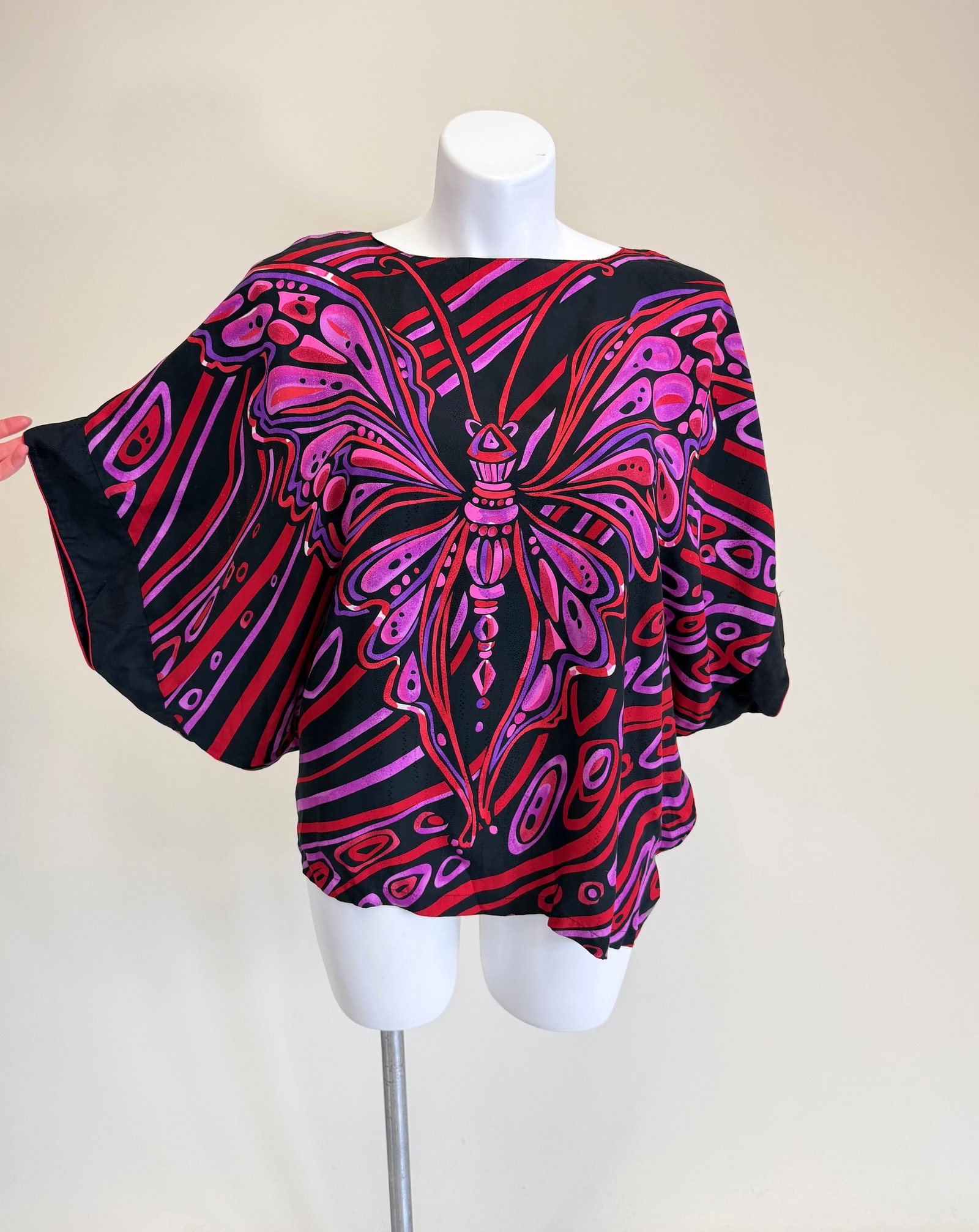 PRINTED & PATTERNED SILK TOP: W 50", good condition