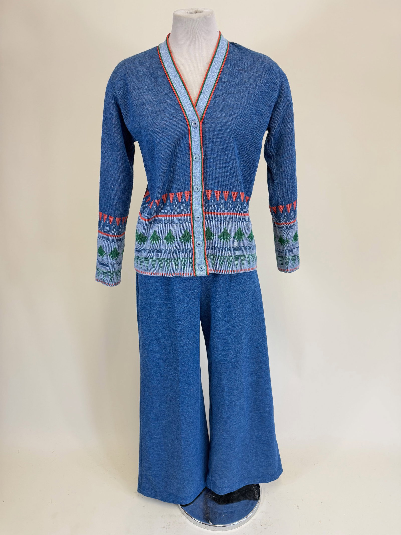 VINTAGE 1970s 2-PIECE KNIT ENSEMBLE: cardigan B 36", trouser W up to 35", good condition