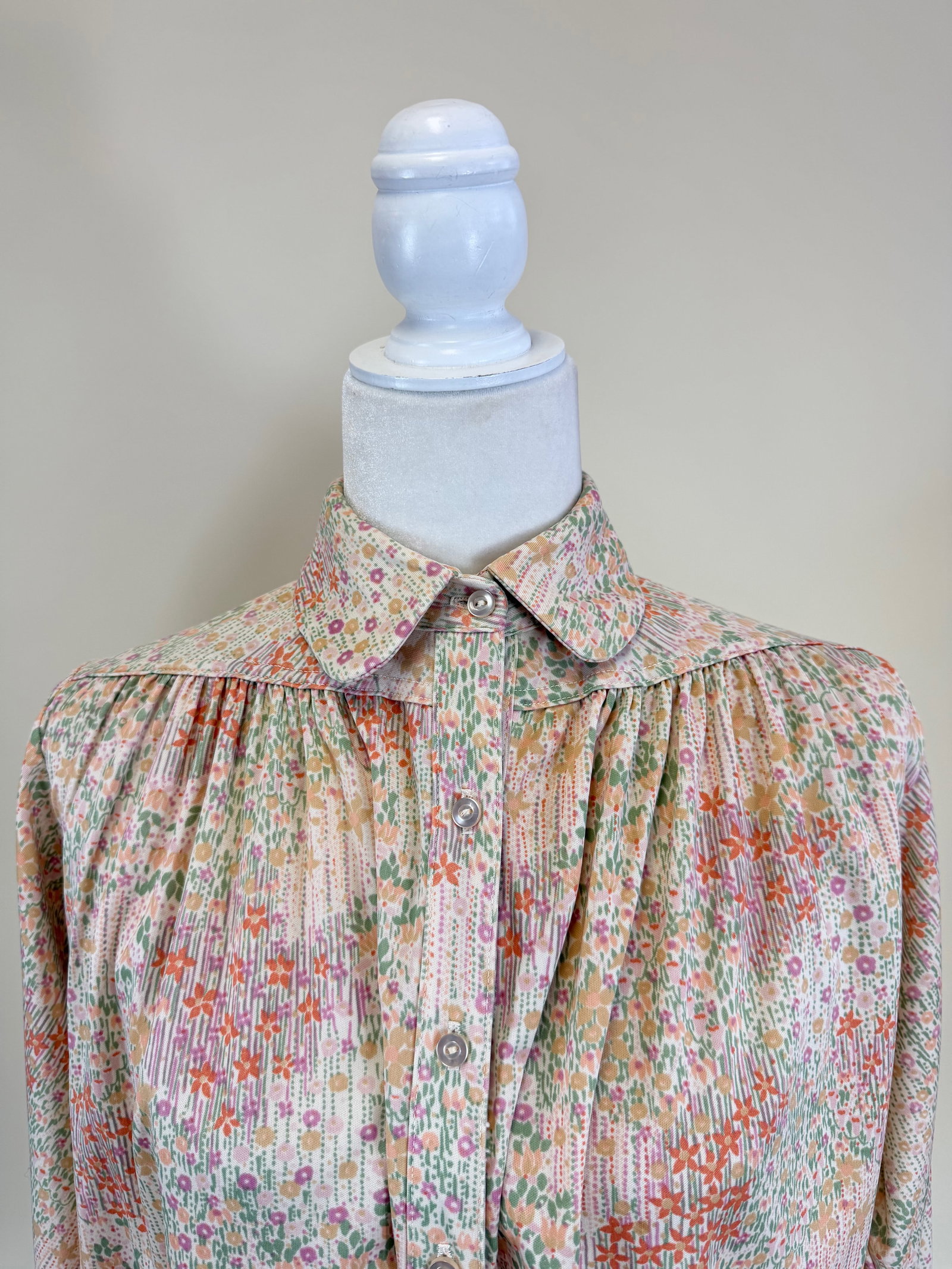 TWO VINTAGE 1970s/80s BLOUSES - 7