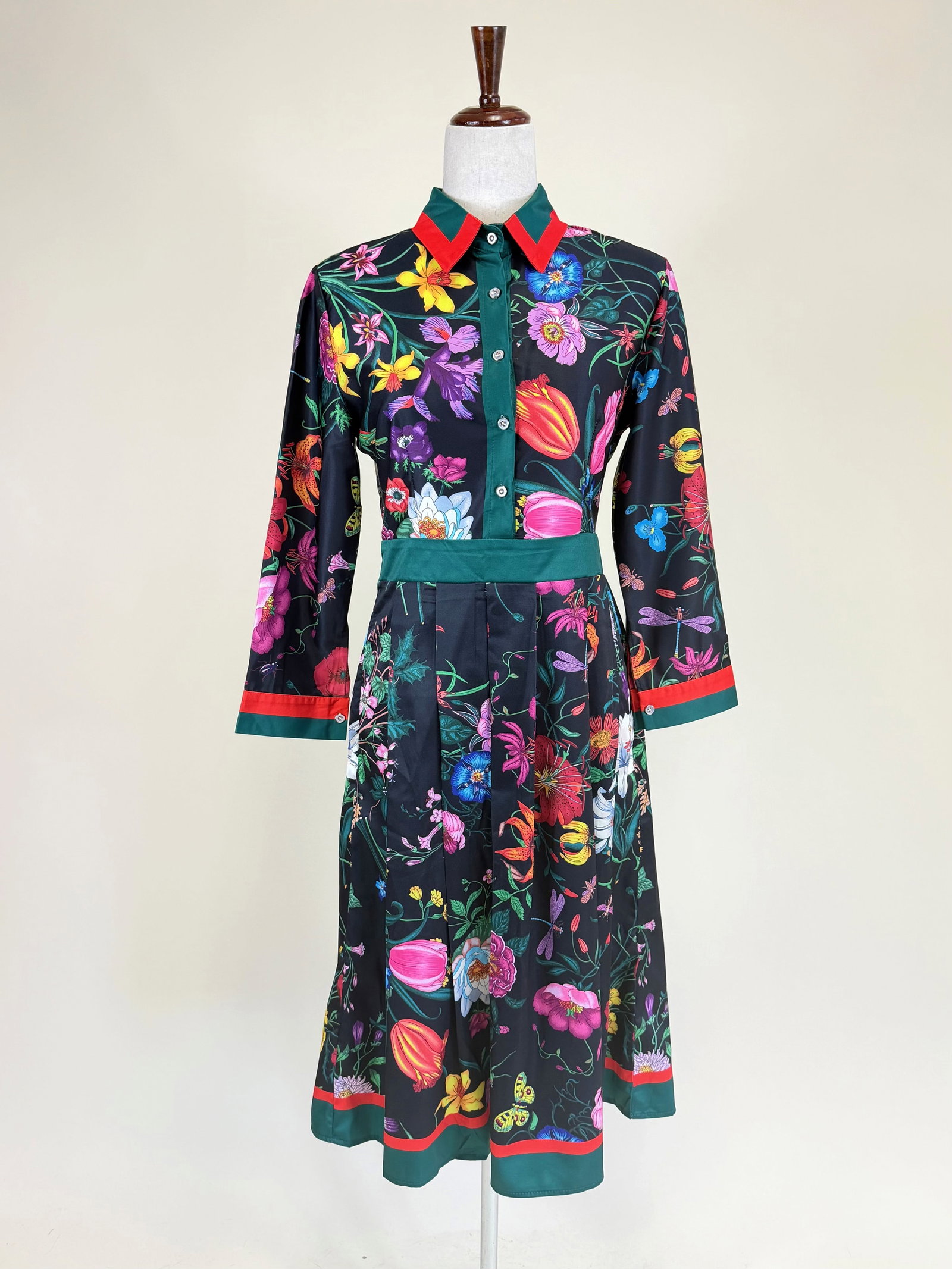 PRINTED 1970s STYLE SHIRTWAIST (1 of 9)