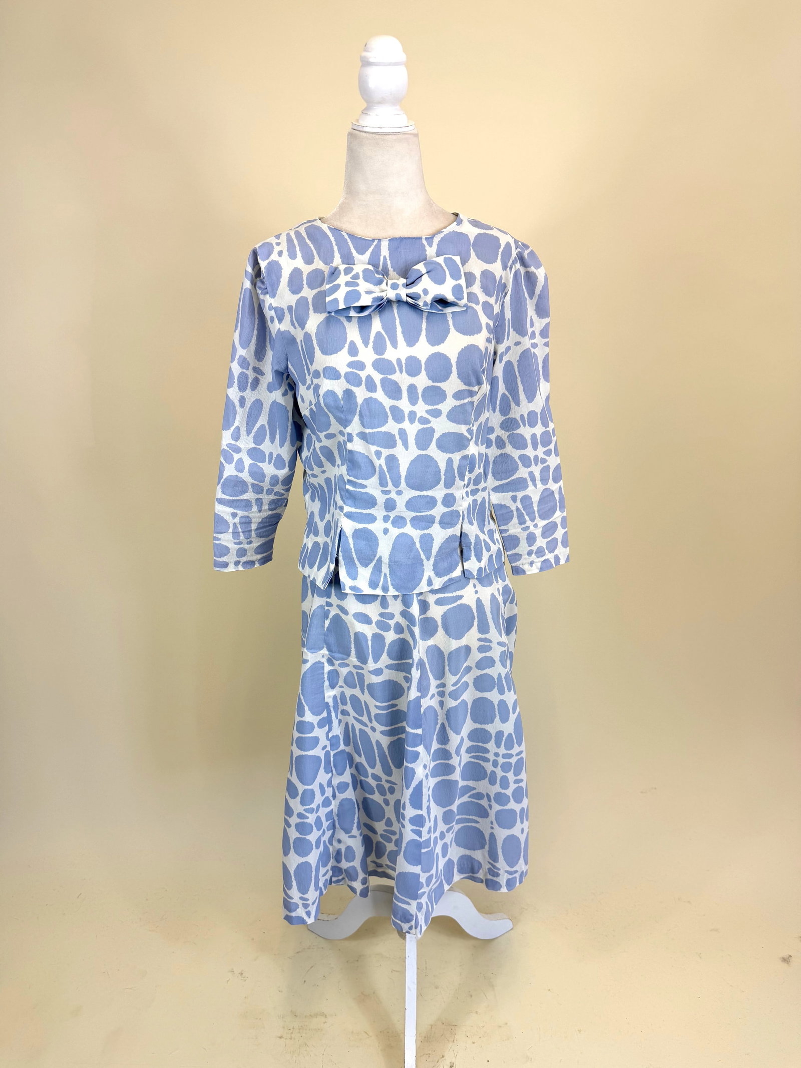 VINTAGE SILK CREPE 2-PIECE SET: B 36", W 33", skirt W 26", CF bow detached, see photos