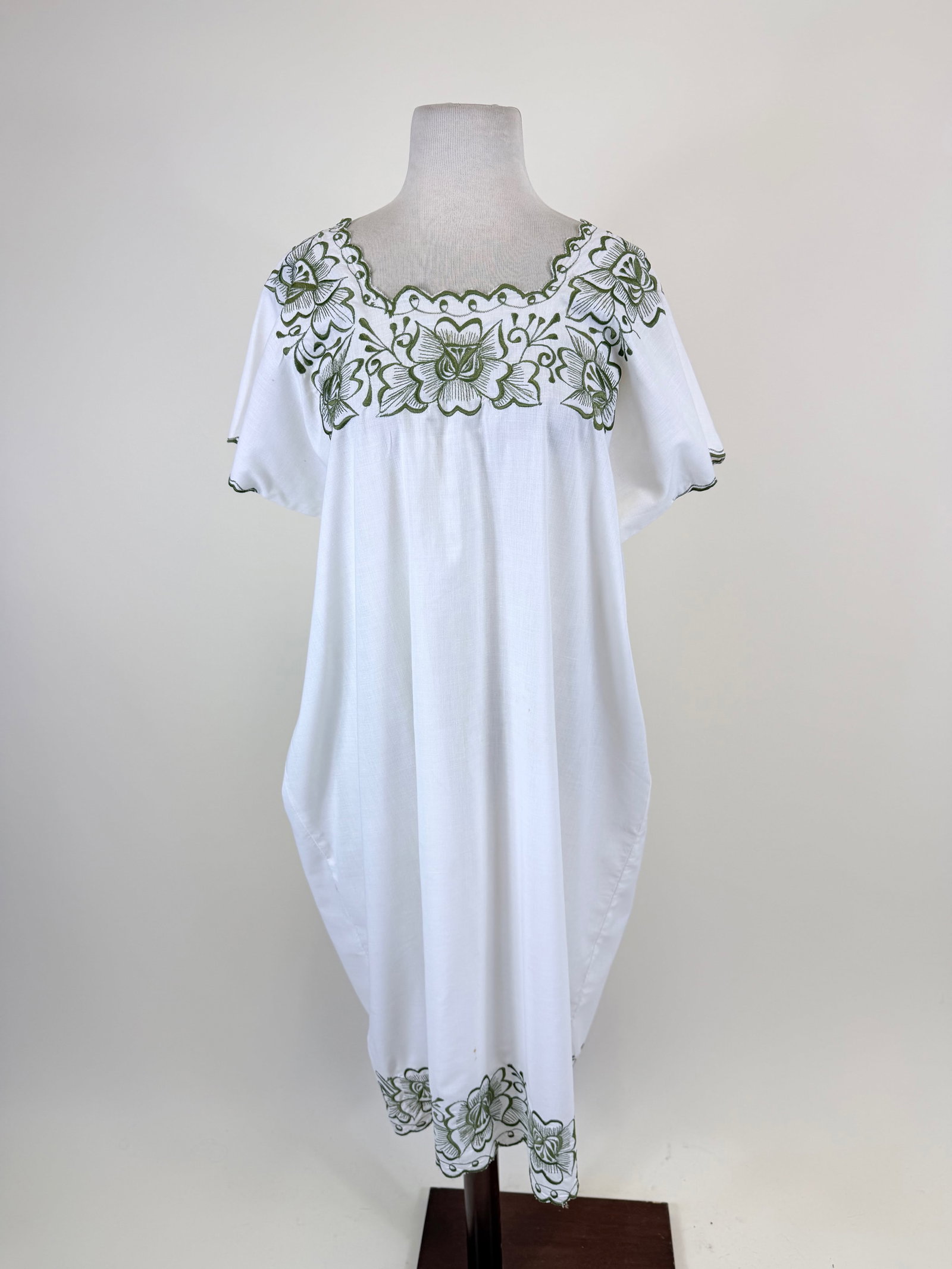 VINTAGE EMBROIDERED TOURIST DRESS: B/W 50", small spot stains, see photos