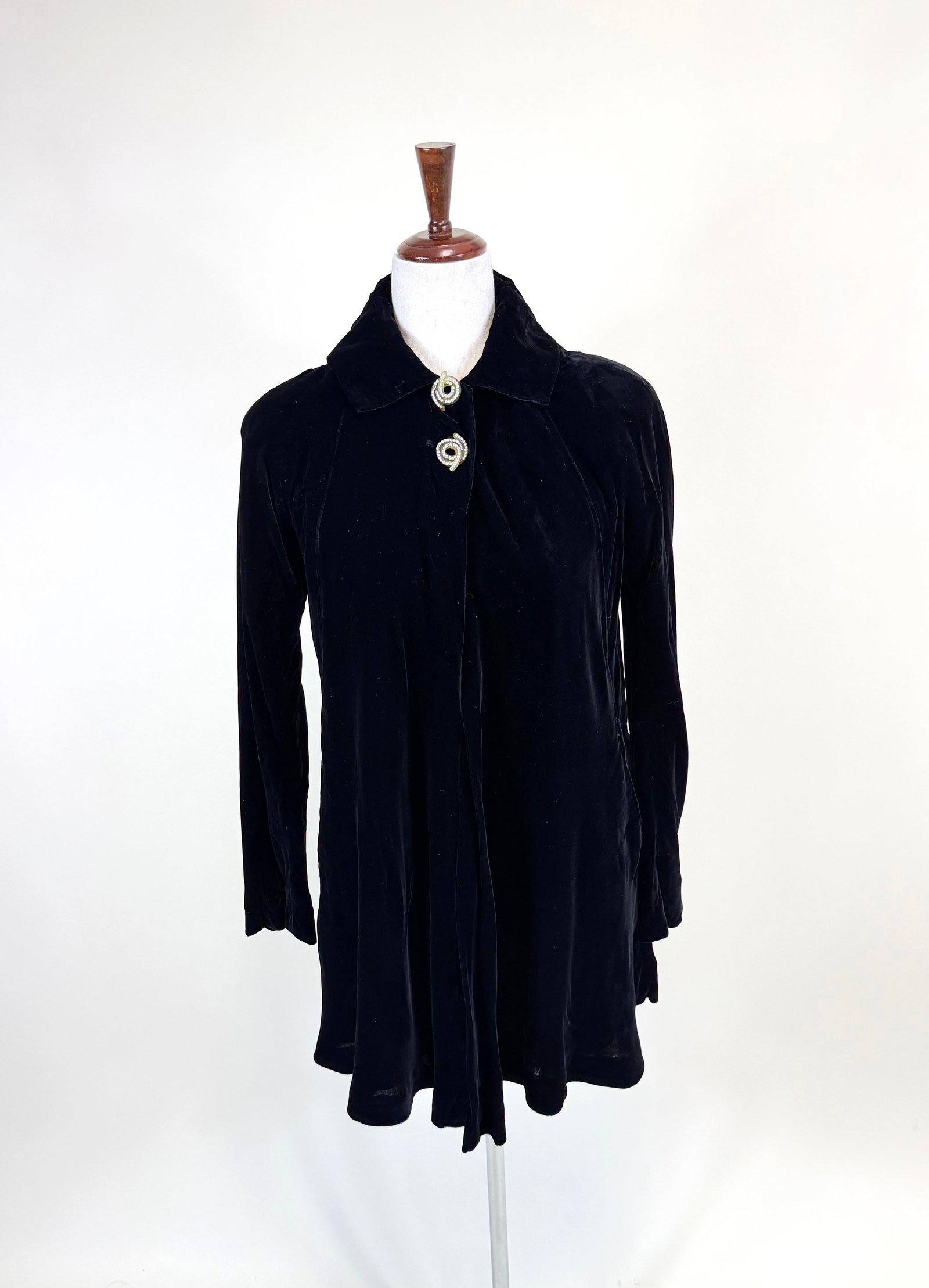 GORGEOUS EARLY 1940s PANNE SILK VELVET EVENING JACKET: SH-SH 17", L 32", some wear/discoloration to silk lining, see photos