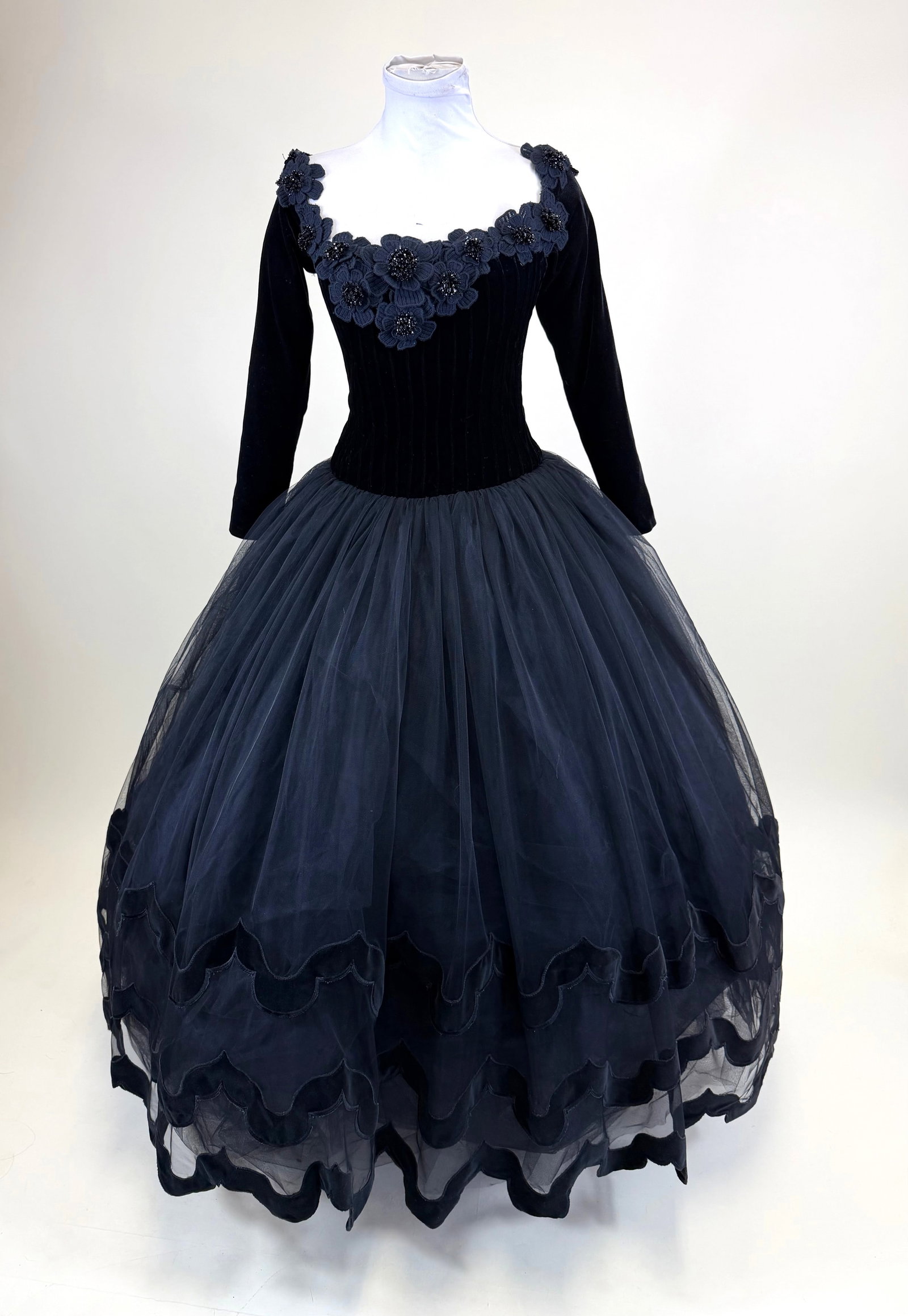 VINTAGE 1980s LORENZO RIVA COUTURE EVENING GOWN (1 of 11)