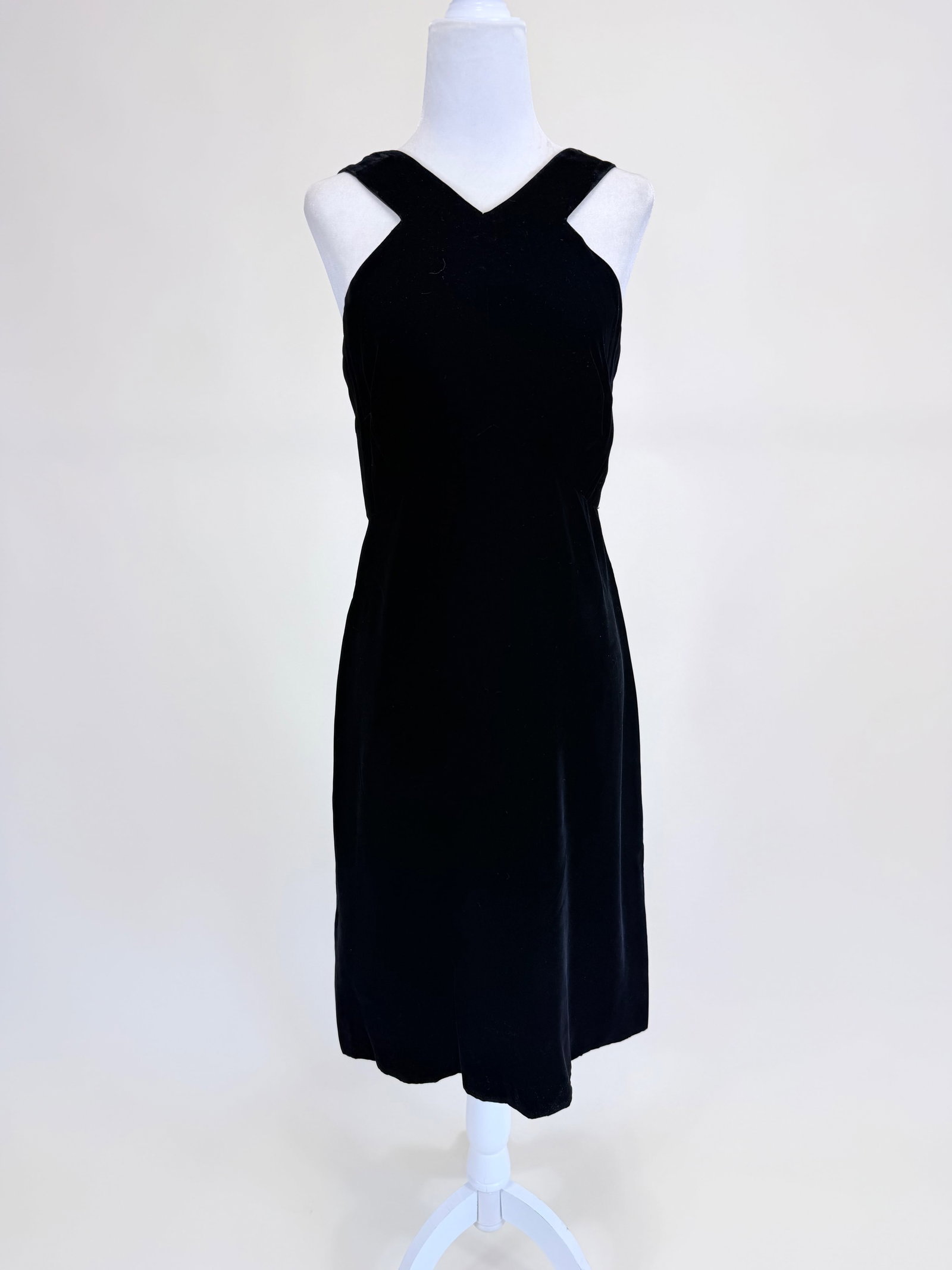 VINTAGE 1960s VELVET COCKTAIL DRESS: B 32", W 28", light wear to neckline