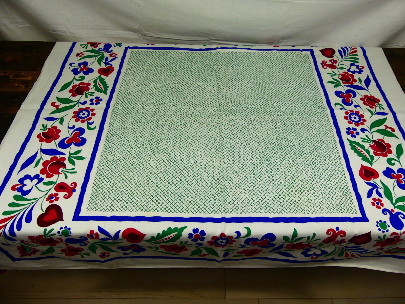 VINTAGE TOURST TRADE PRINTED TABLE COVERING: approx. 48" x 49"