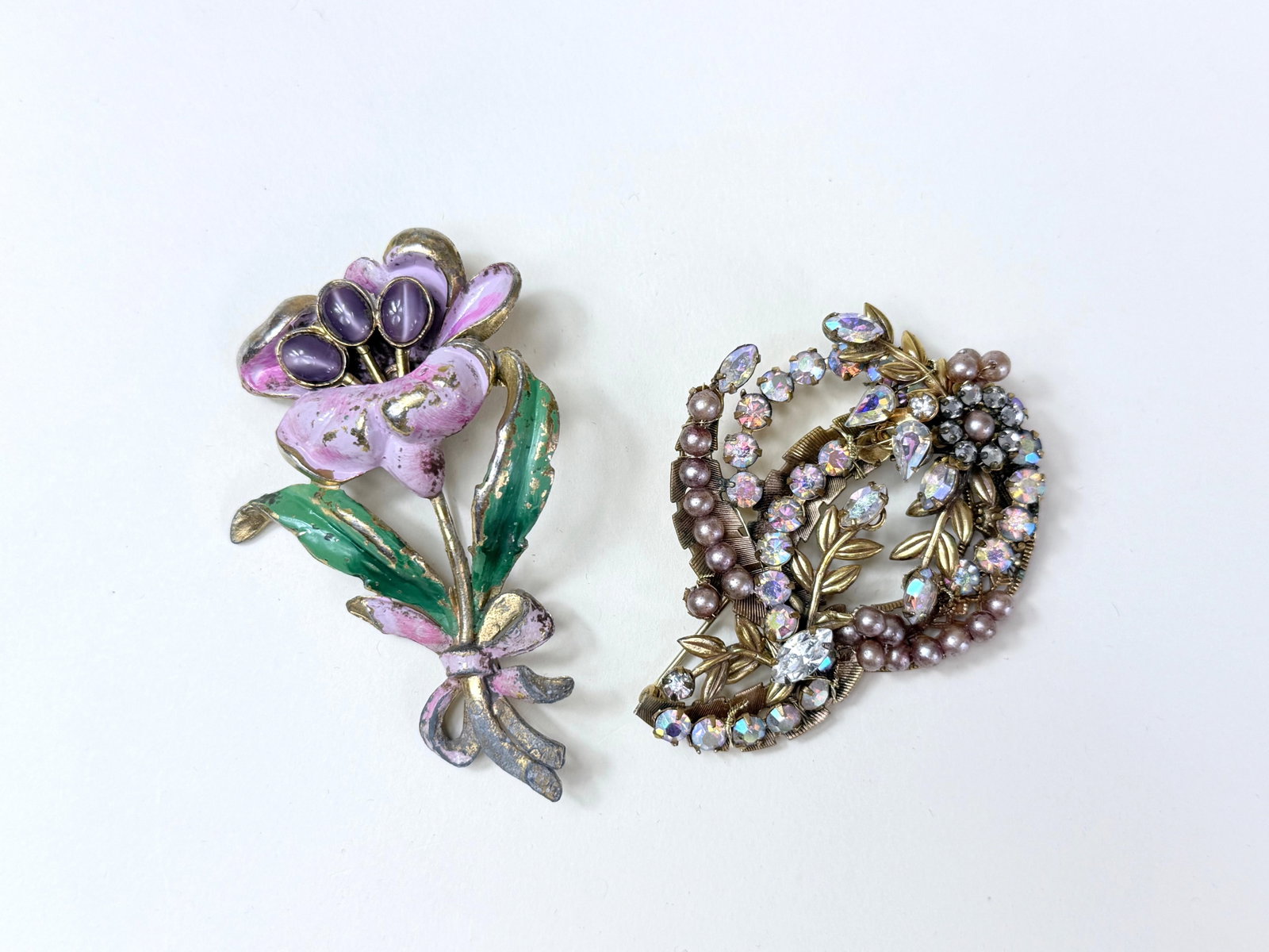 TWO VINTAGE BROOCHES (1 of 7)