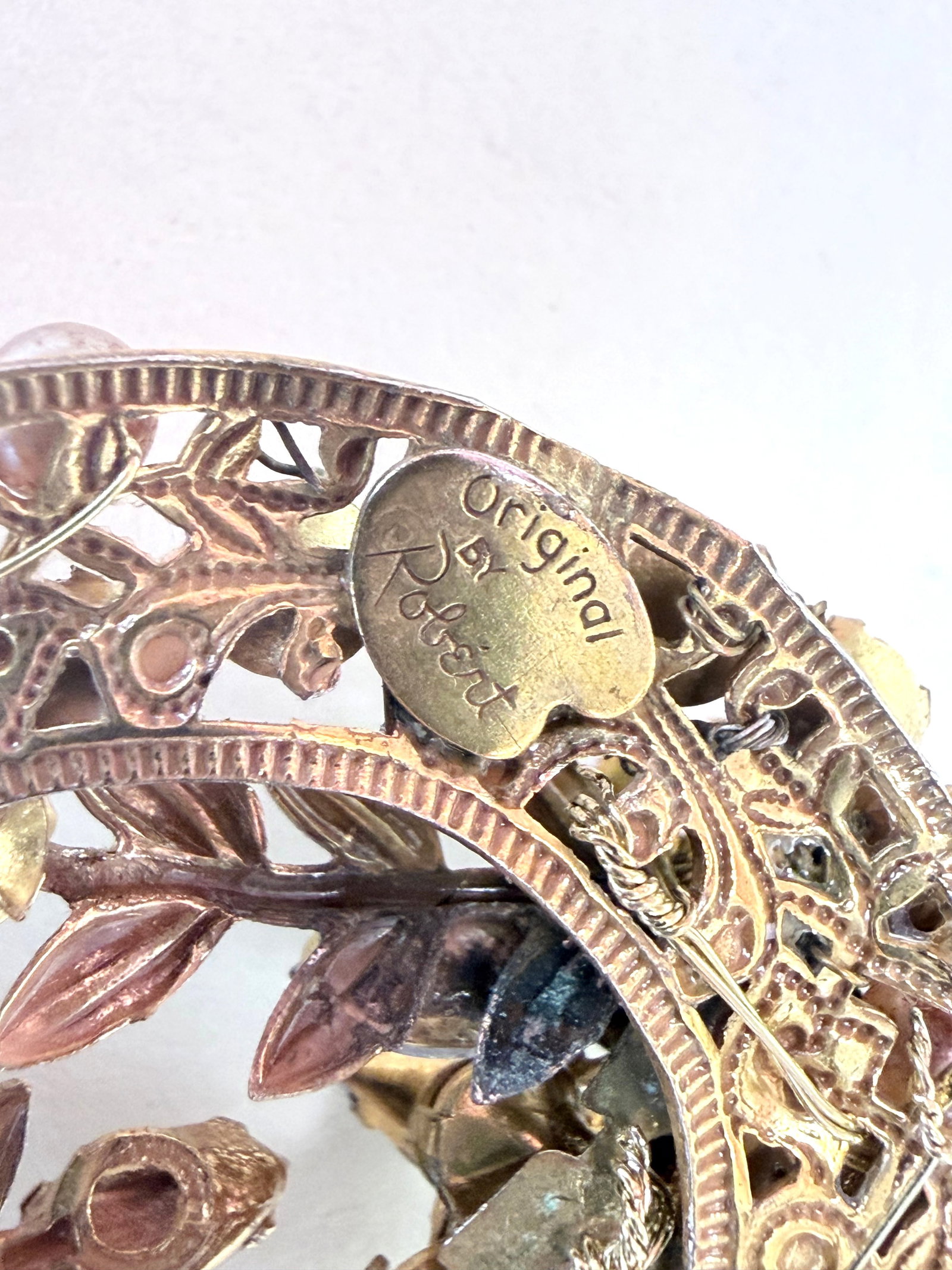 TWO VINTAGE BROOCHES - 4