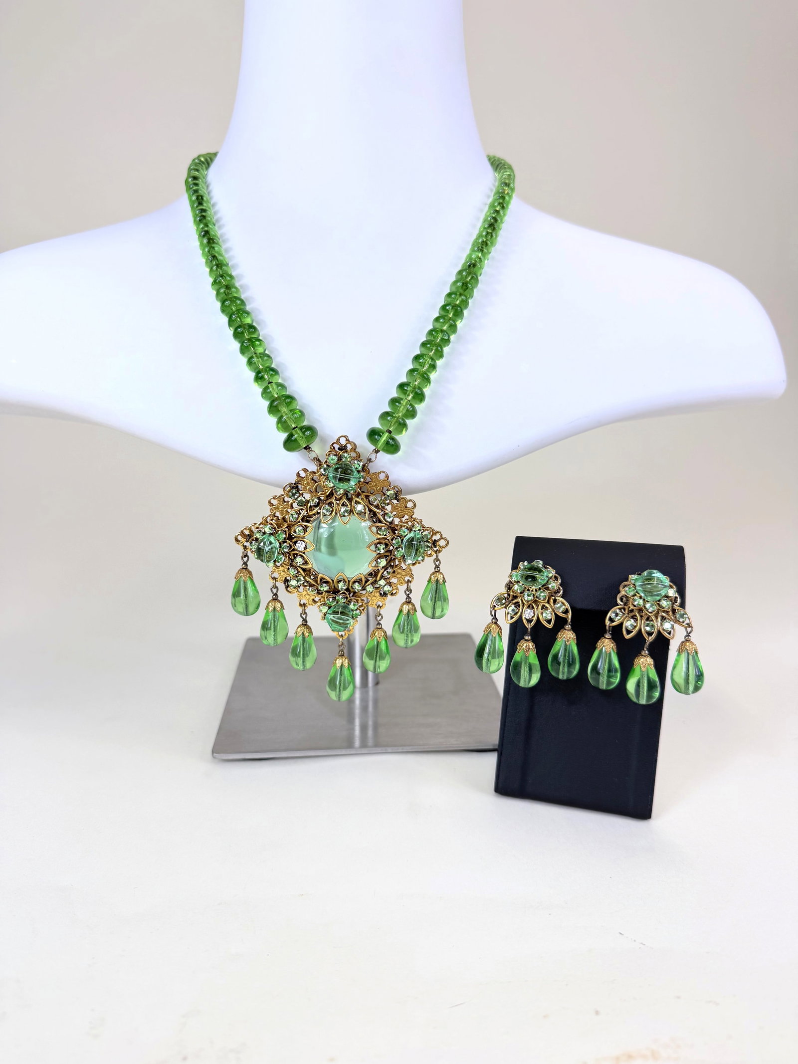 VINTAGE MIRIAM HASKELL VICTORIAN REVIVAL NECKLACE & EARRINGS (1 of 7)