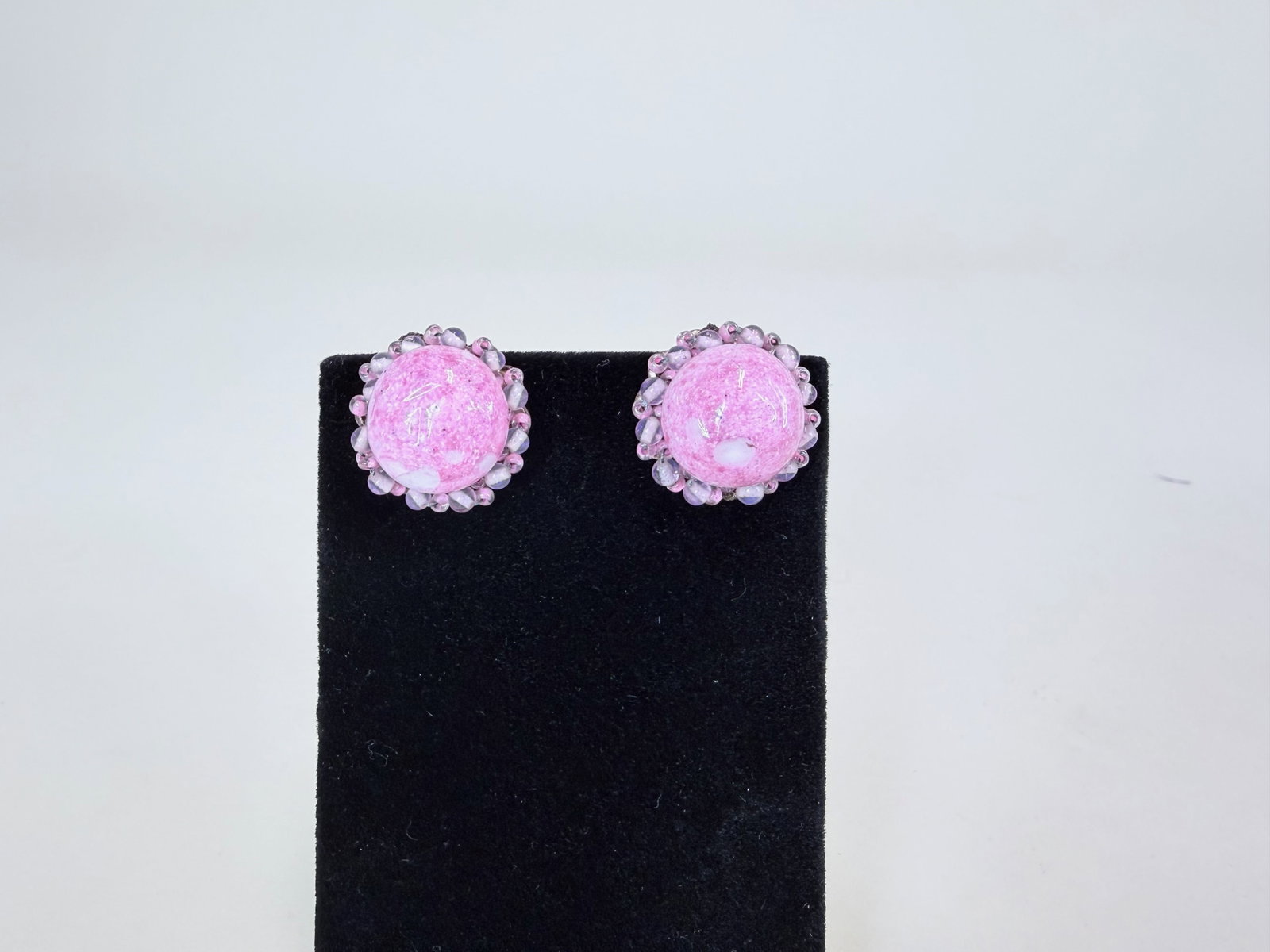 VINTAGE MIRIAM HASKELL GLASS CABOCHON EARCLIPS (1 of 5)