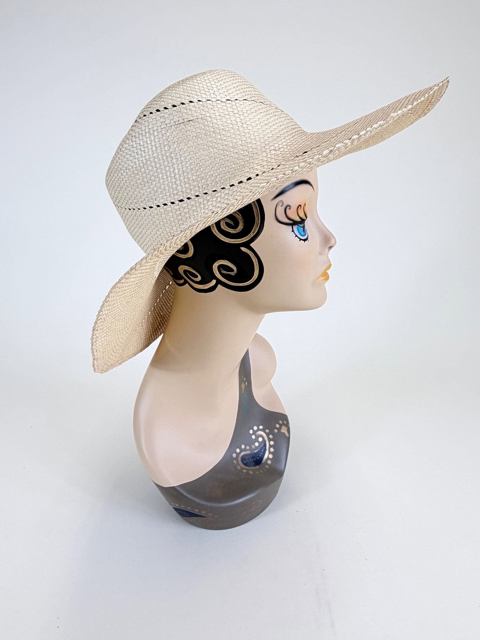 VINTAGE WOVEN STRAW LADIES SUNHAT (1 of 8)