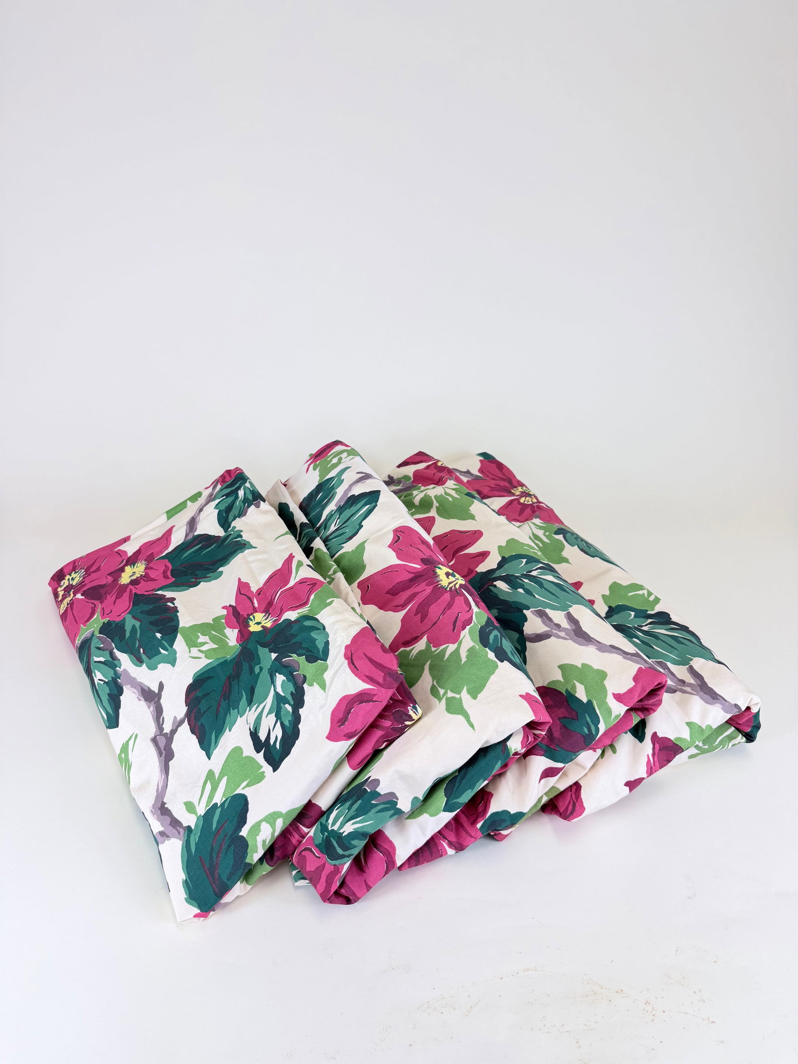 SET OF FOUR VINTAGE PRINTED COTTON CURTAINS: approx. 75"