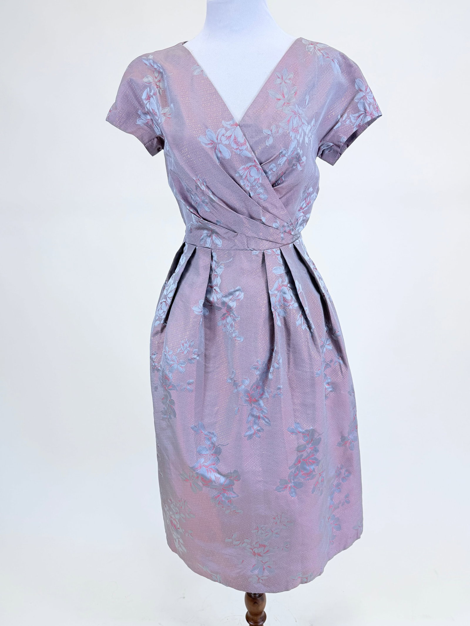 VINTAGE LATE 1950s/60s LAME' COCKTAIL DRESS: B 33", W 25", spot stains, see photos