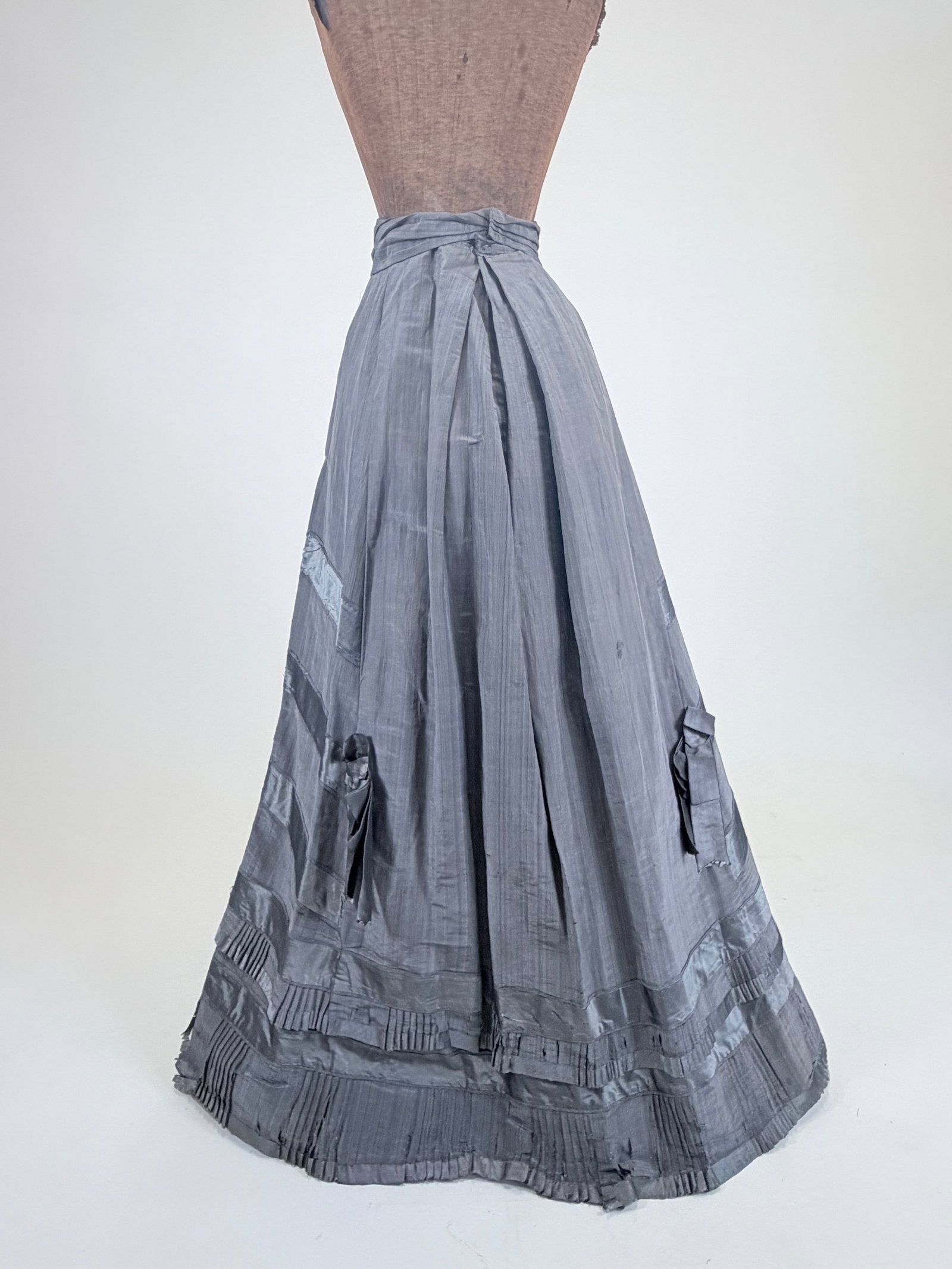 ANTIQUE LATE VICTORIAN GREY SILK SKIRT (1 of 6)