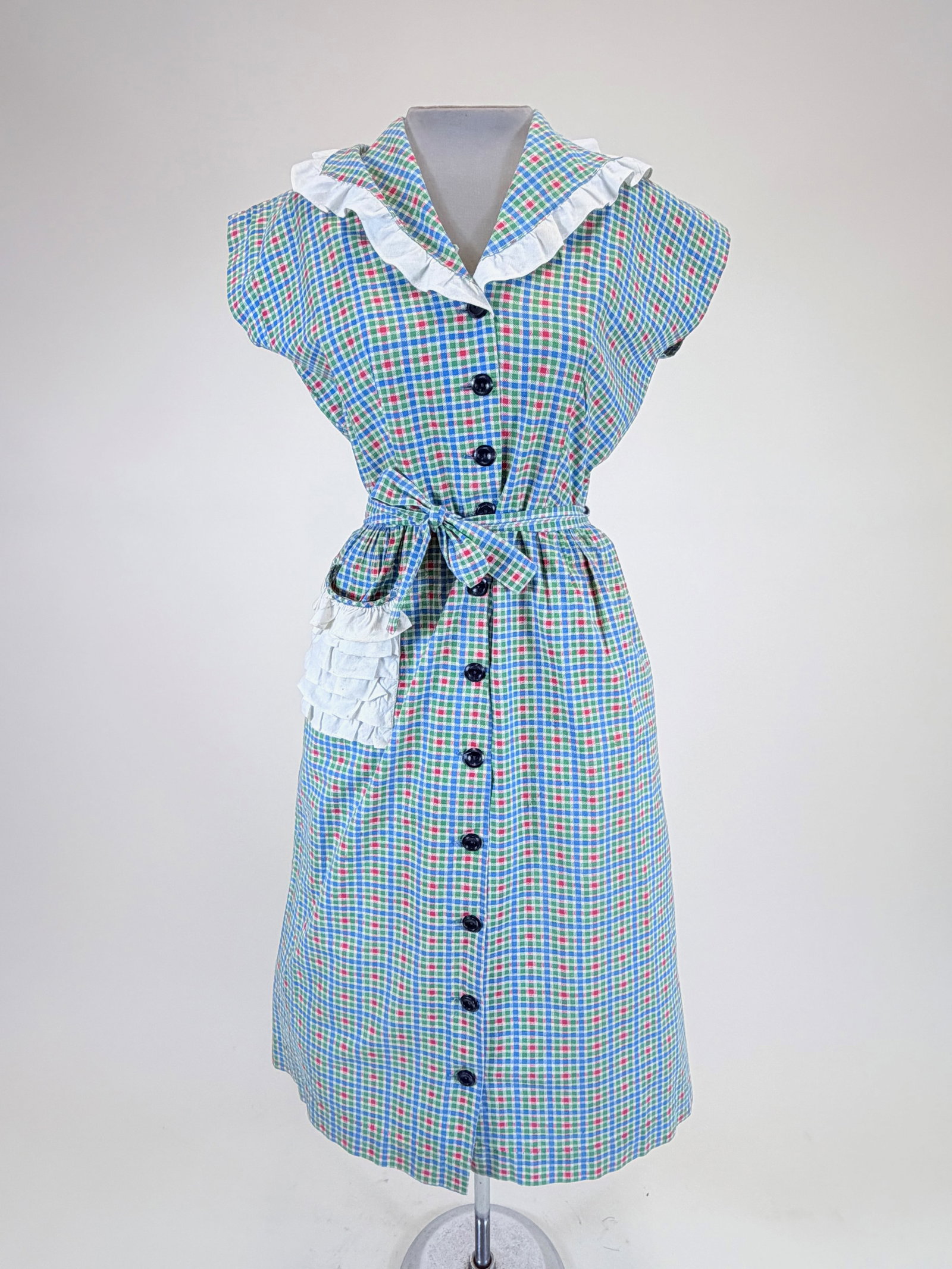 VINTAGE 1940s/50s PLAID COTTON HOUSEDRESS: B 38", W 27", staining to ruffles, see photos