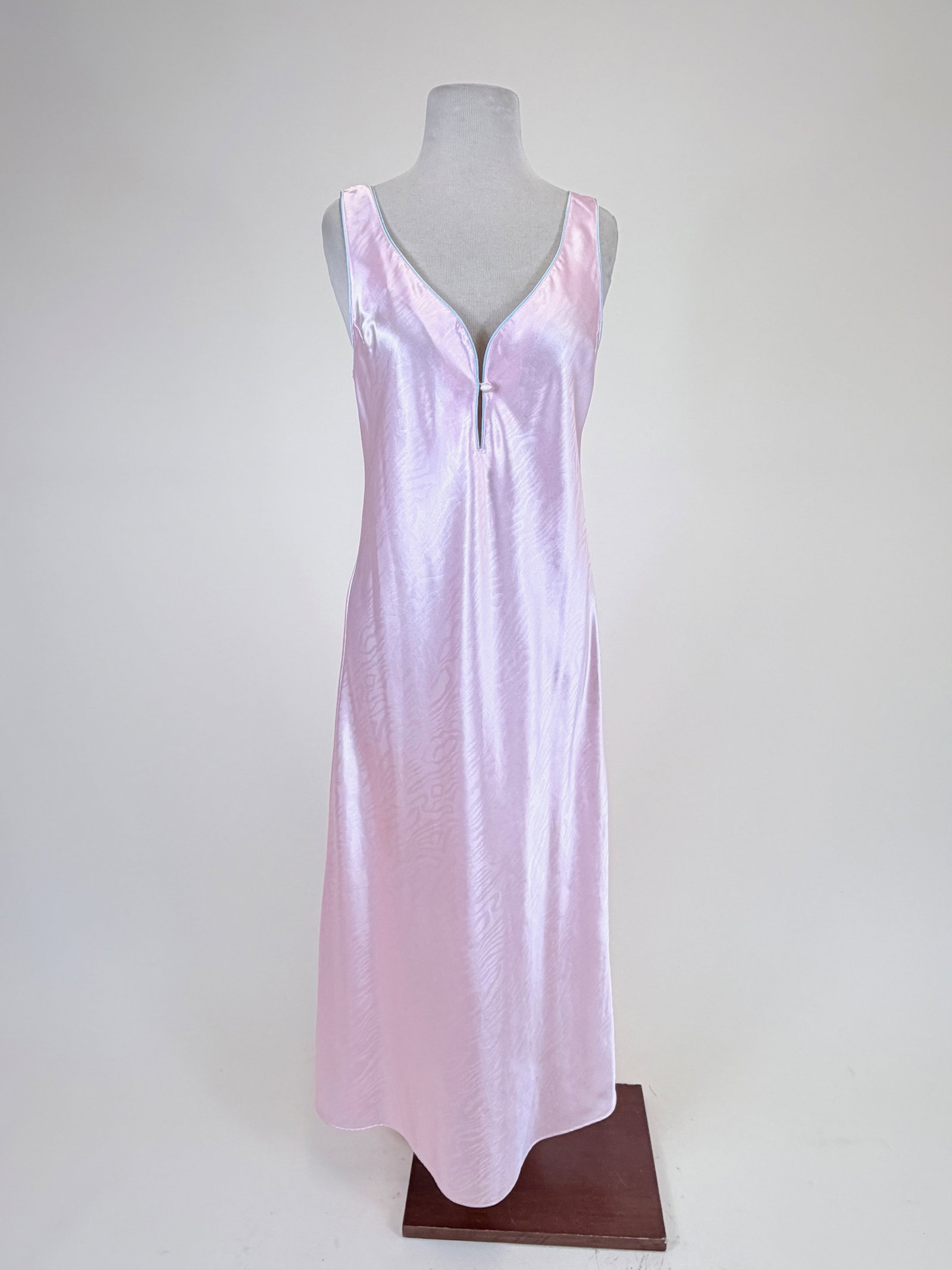 VINTAGE 1980s BIAS CUT FERNANDO SANCHEZ NIGHTGOWN: B/W 38", stains/discoloration, see photos