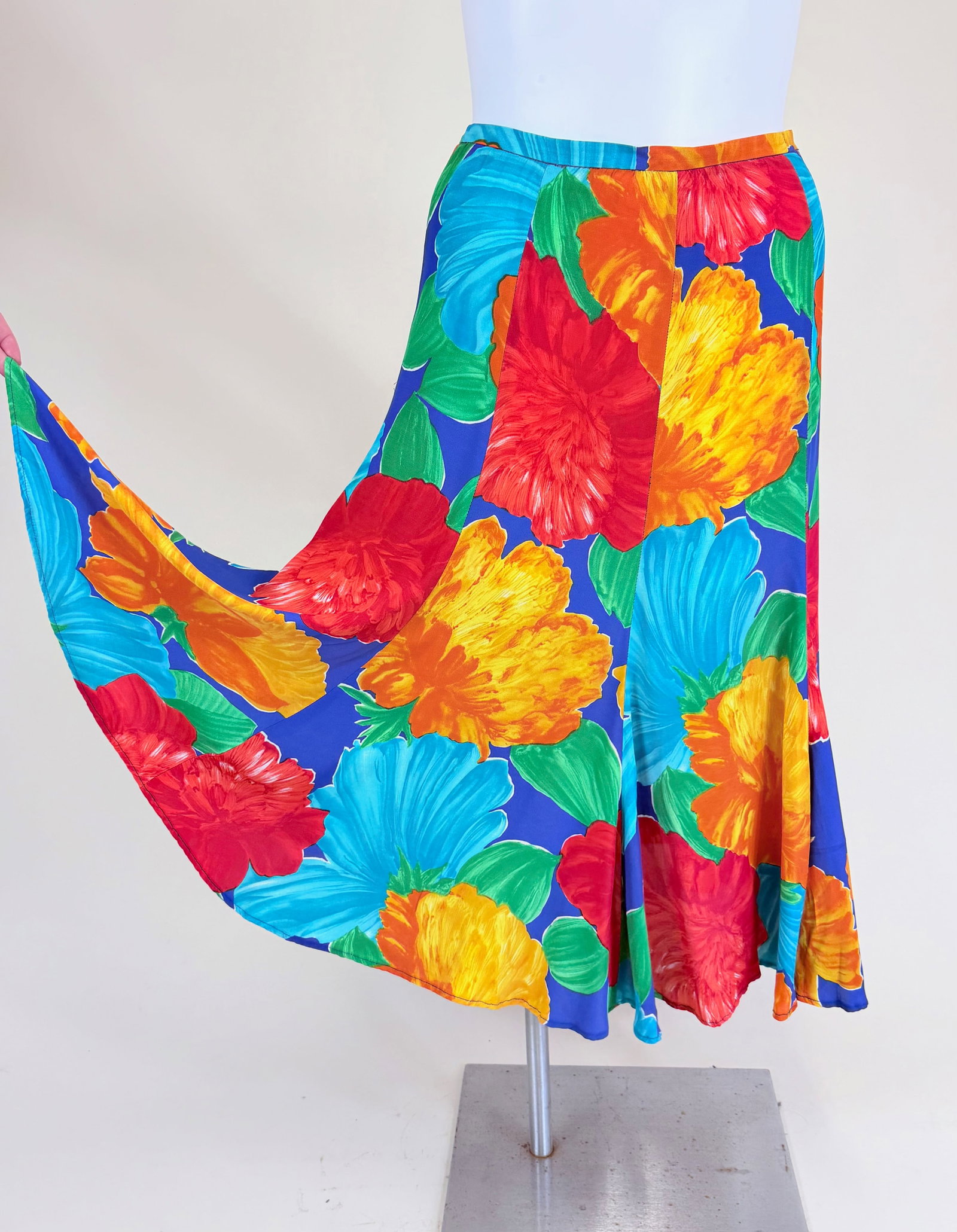VINTAGE 1980s PRINTED RESORT SKIRT: W 32", L 32", good condition