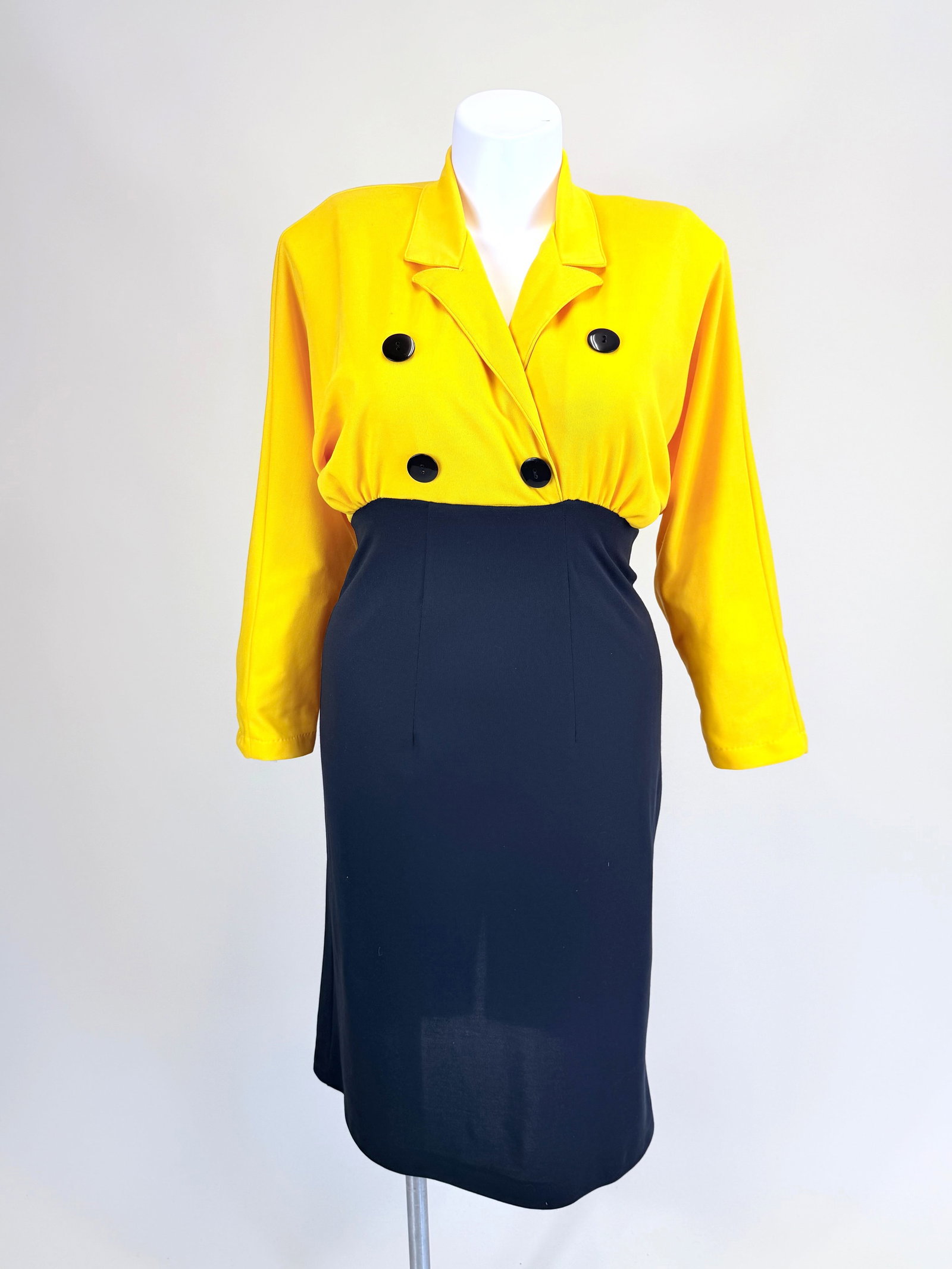 VINTAGE 1980s KNIT DRESS: W up to 34", good condition