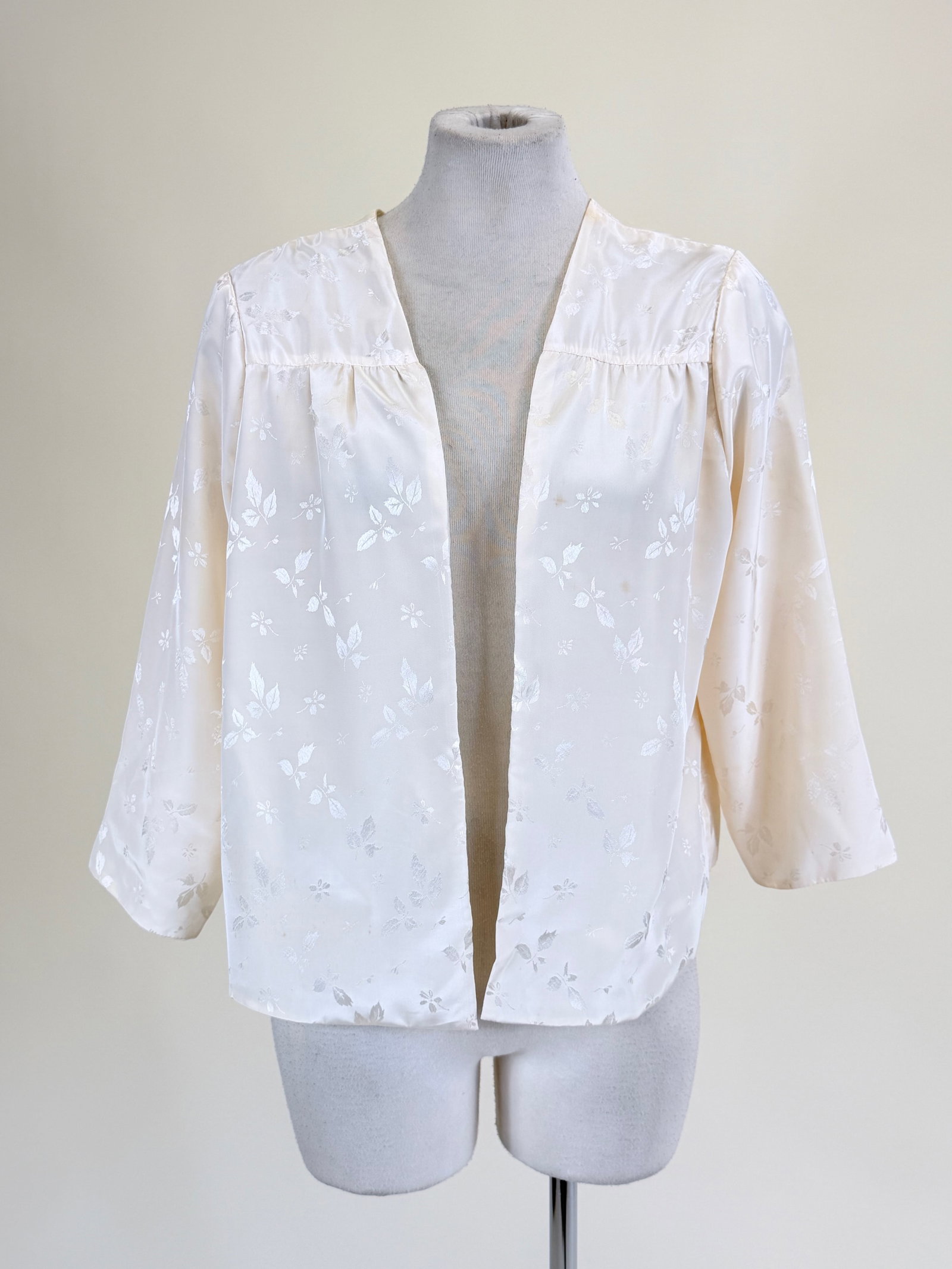 VINTAGE 1950s/60s BEDJACKET (1 of 6)