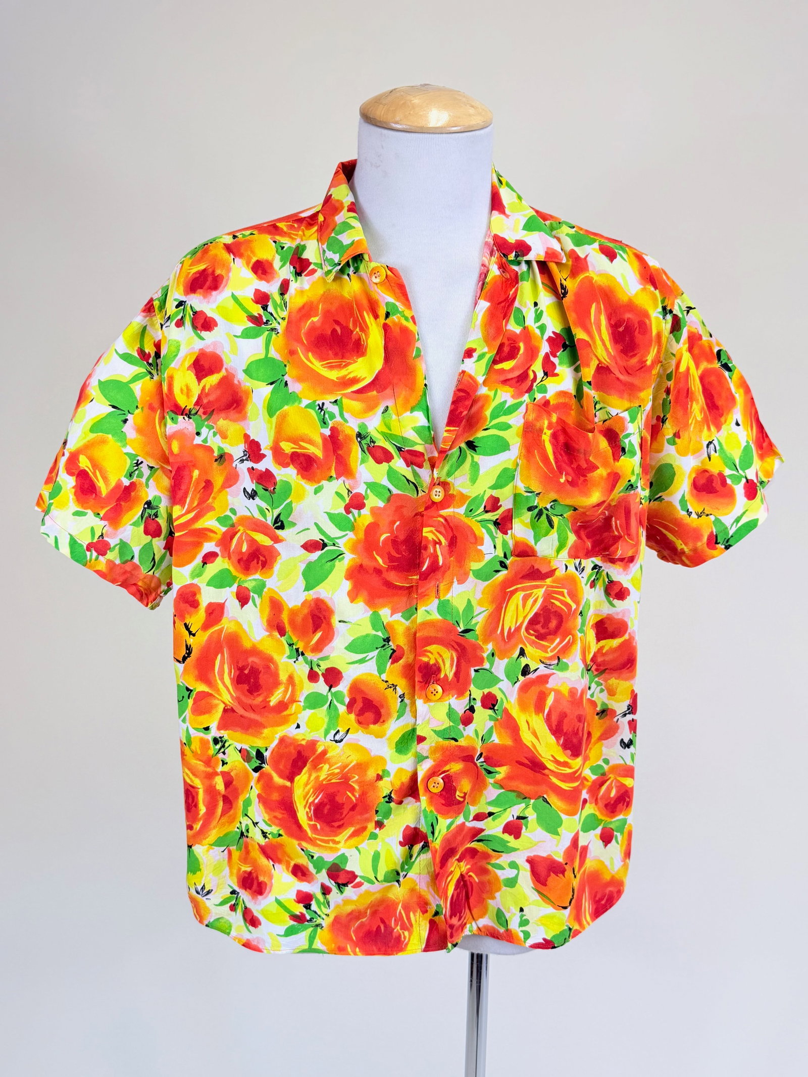 VINTAGE 1994 HAWAIIAN MAN'S SHIRT: CH 50", small spot stains, see photos