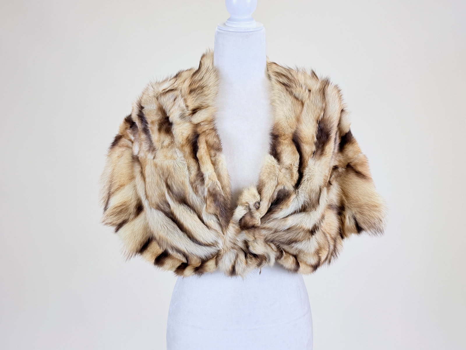 VINTAGE 1950s/60s FUR STOLE: CB L 15", some splits & stains to lining, see photos