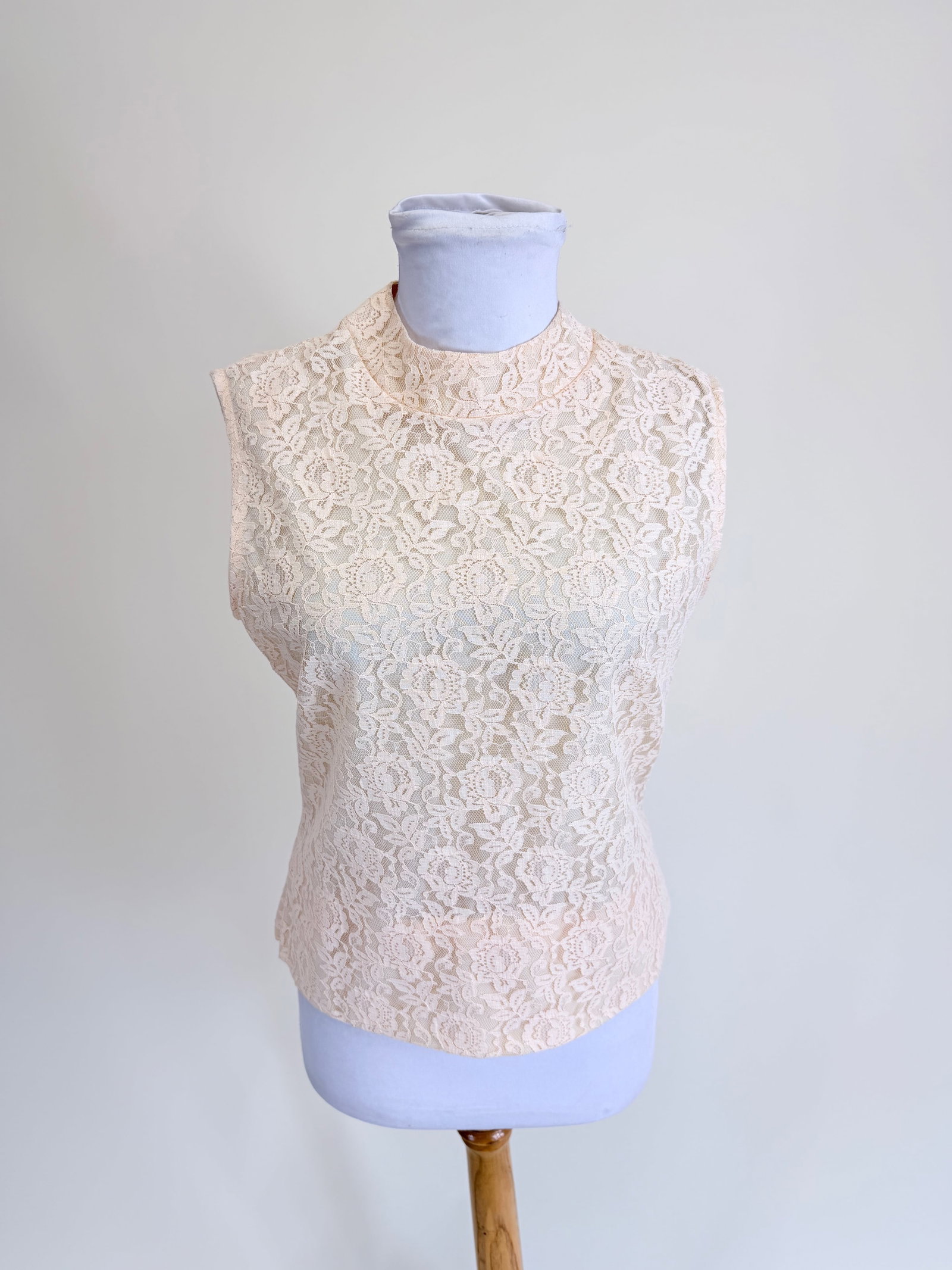 VINTAGE 1960s LACE TOP (1 of 5)