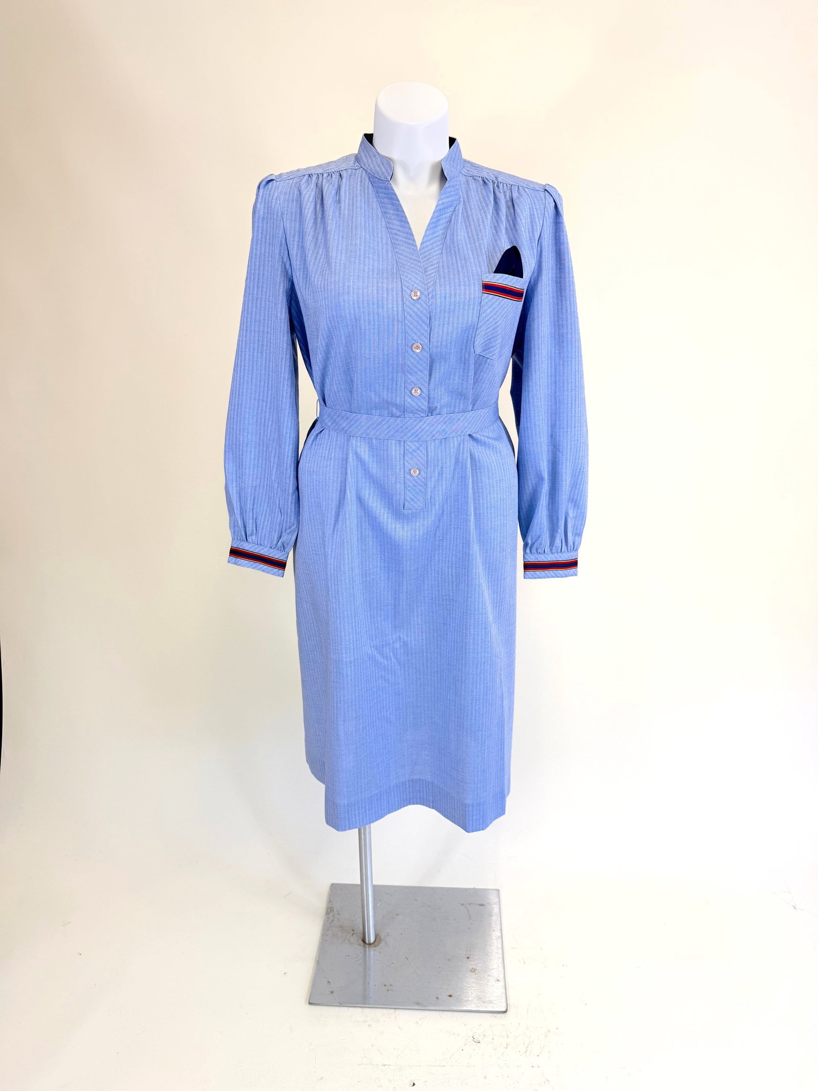 VINTAGE 1970s SHIRT DRESS: w/ original tie belt, B/W 50", good condition