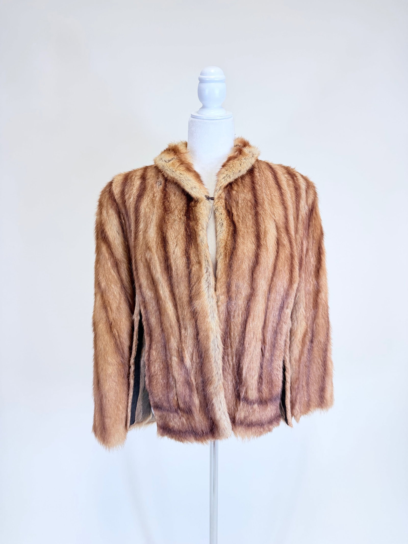 VINTAGE FUR CAPE (1 of 7)