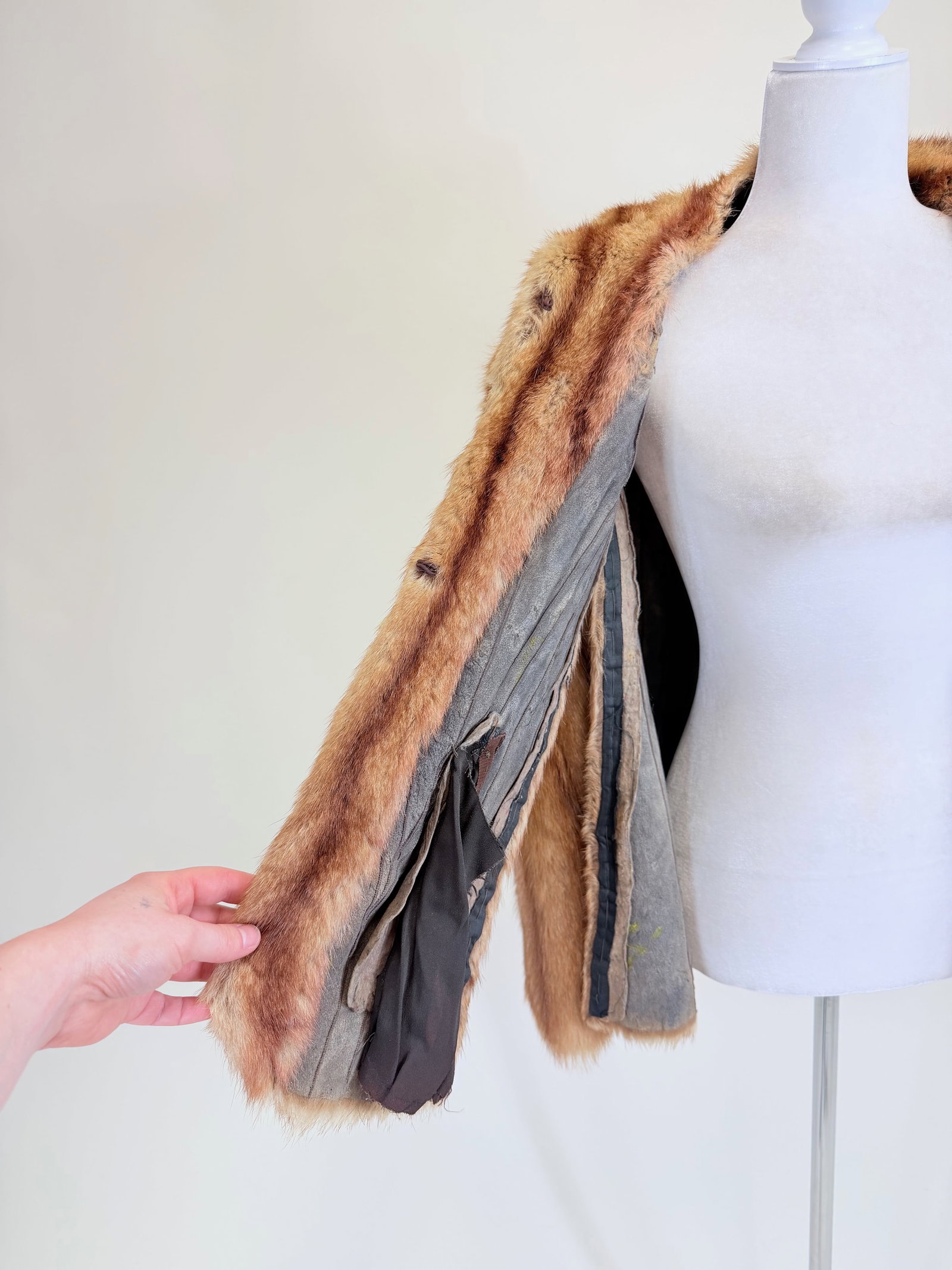 VINTAGE FUR CAPE - 6