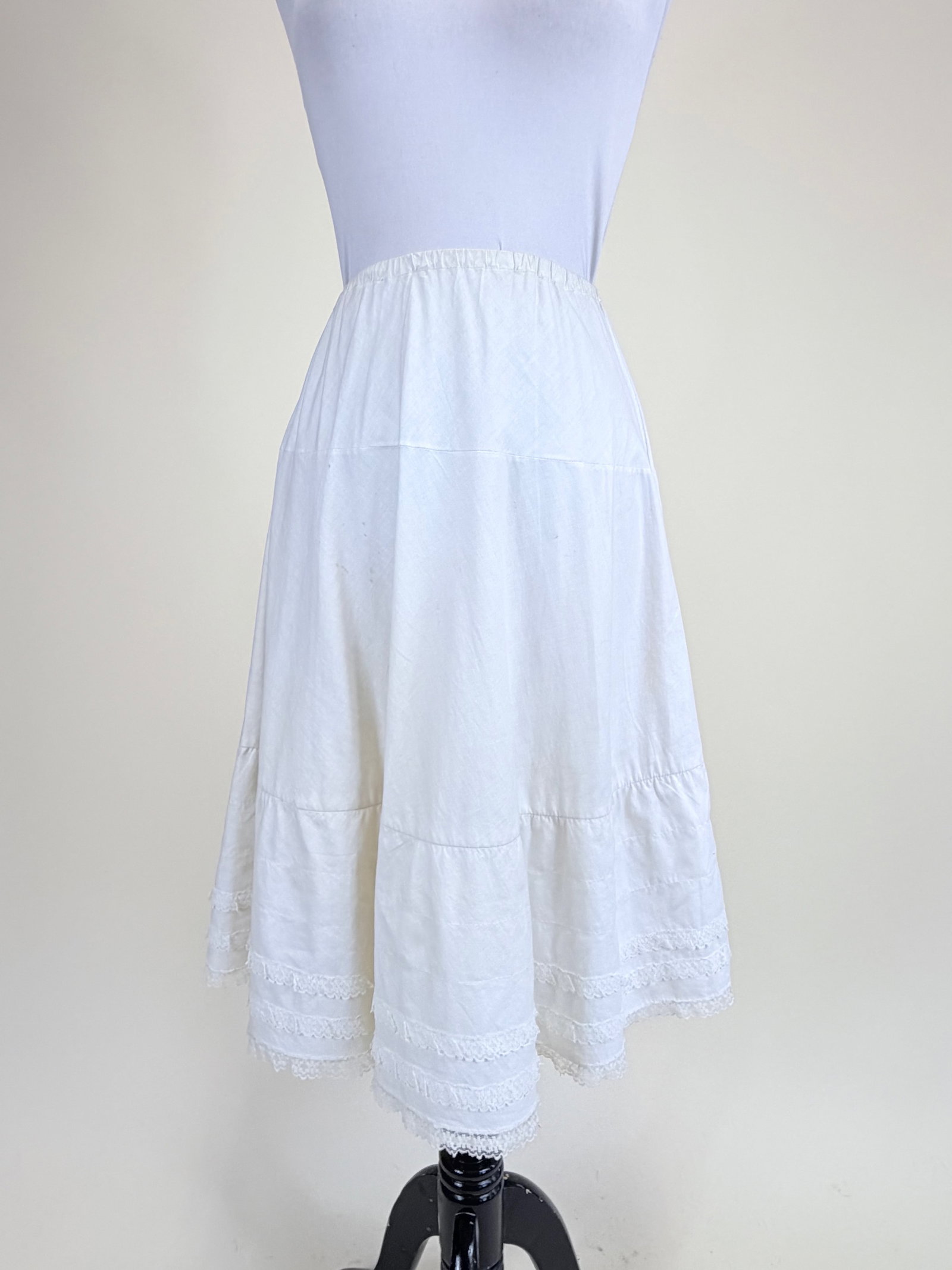 VINTAGE MID CENTURY COTTON SLIP: W up to 28", L 26", small spot stains, see photos