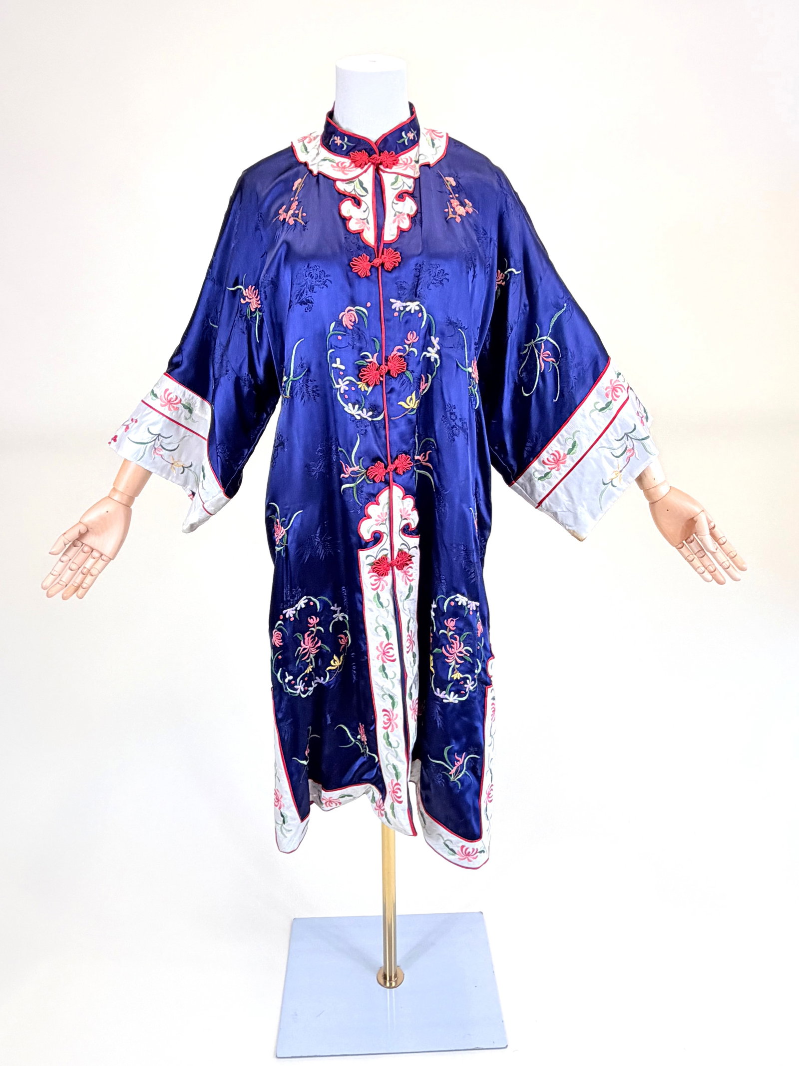 SMITHSONIAN REPRODUCTION EMBROIDERED CHINESE ROBE: W 38", L 41", few small spot stains/residue to 1 sleeve, see photos