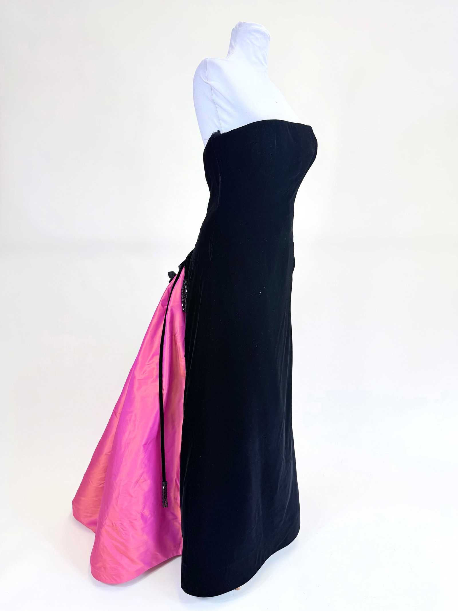 VINTAGE SAM CARLIN STRAPLESS BALLGOWN: B 32", W 27", some wear at neckline, see photos