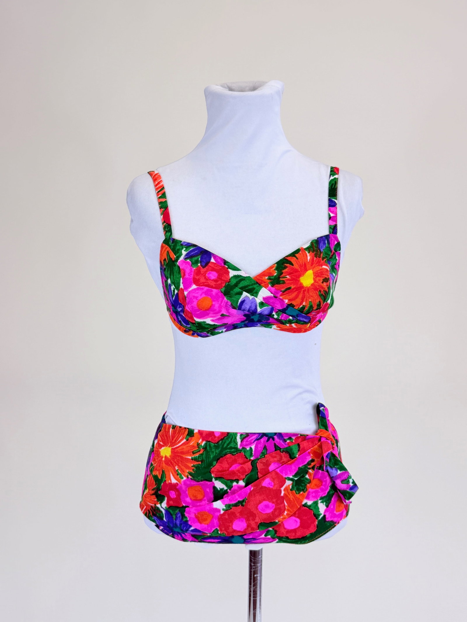 VINTAGE 1960s JANTZEN BIKINI: B up to 31", bottoms W up to 27", good condition