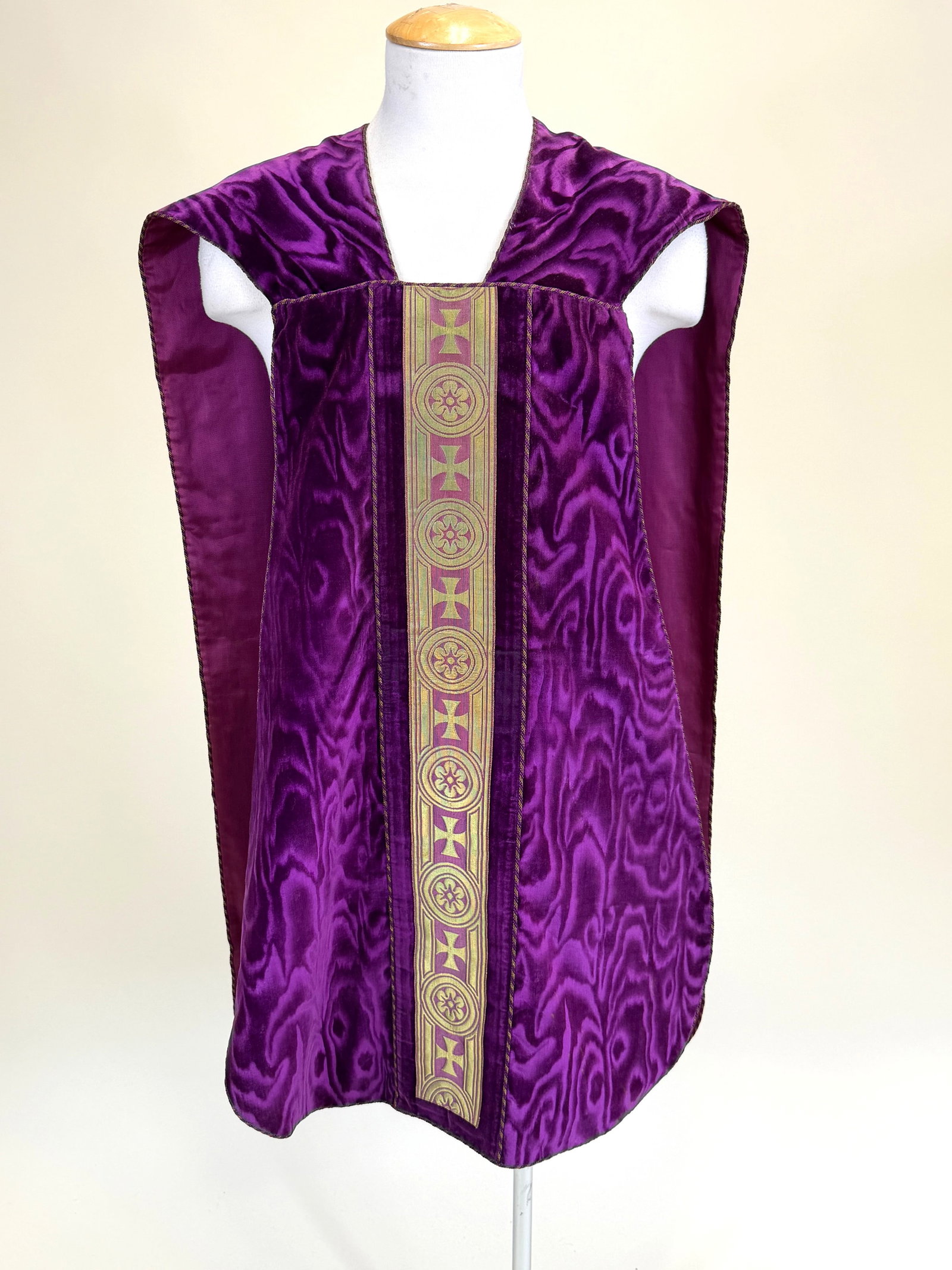 MOIRE PATTERNED VELVET CATHOLIC PRIEST COAT: Total L 83", Wd 25", good condition