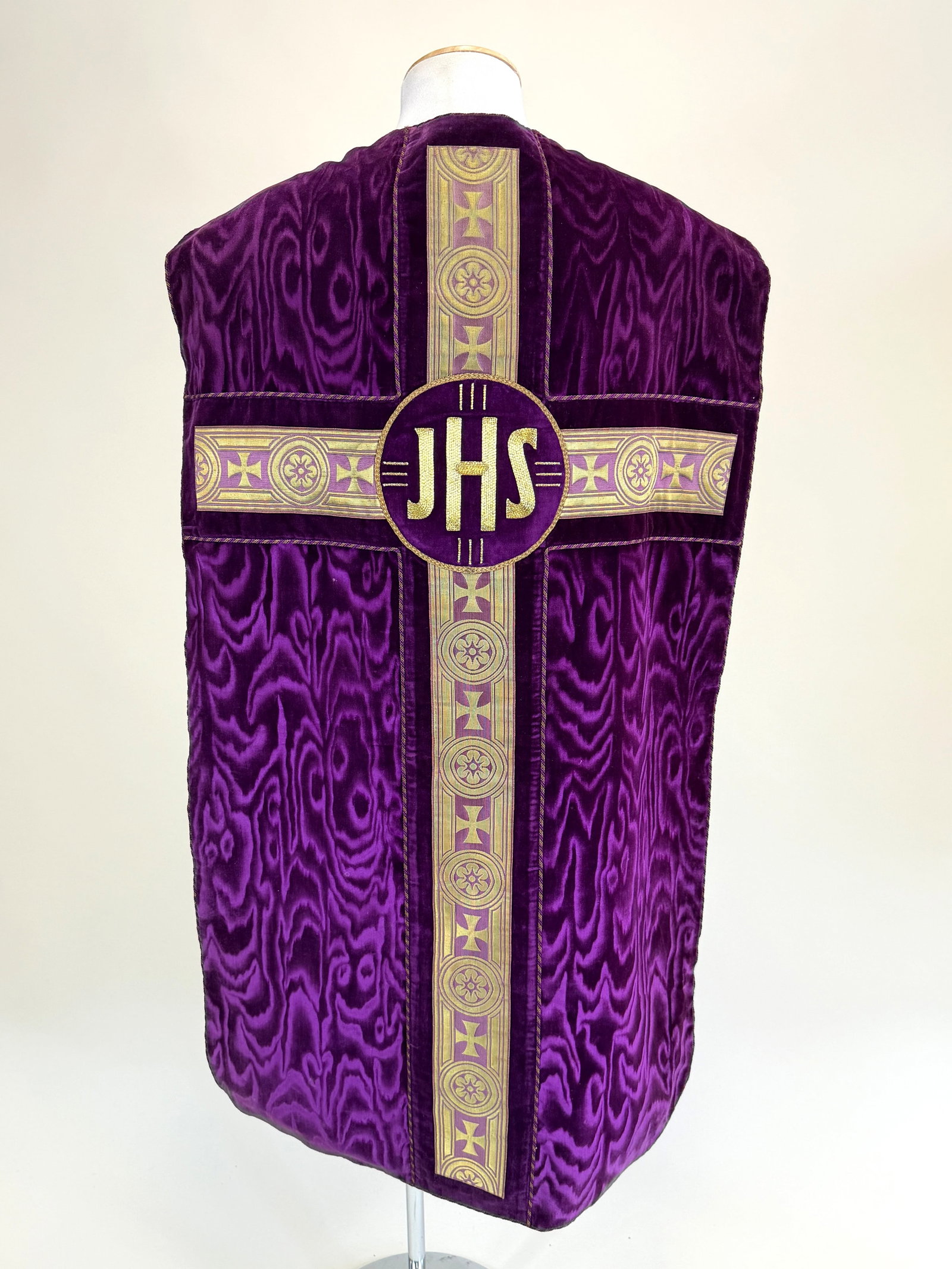 MOIRE PATTERNED VELVET CATHOLIC PRIEST COAT - 2